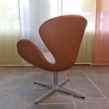 Swan armchair Arne Jacobsen edition Fritz Hansen brown leather