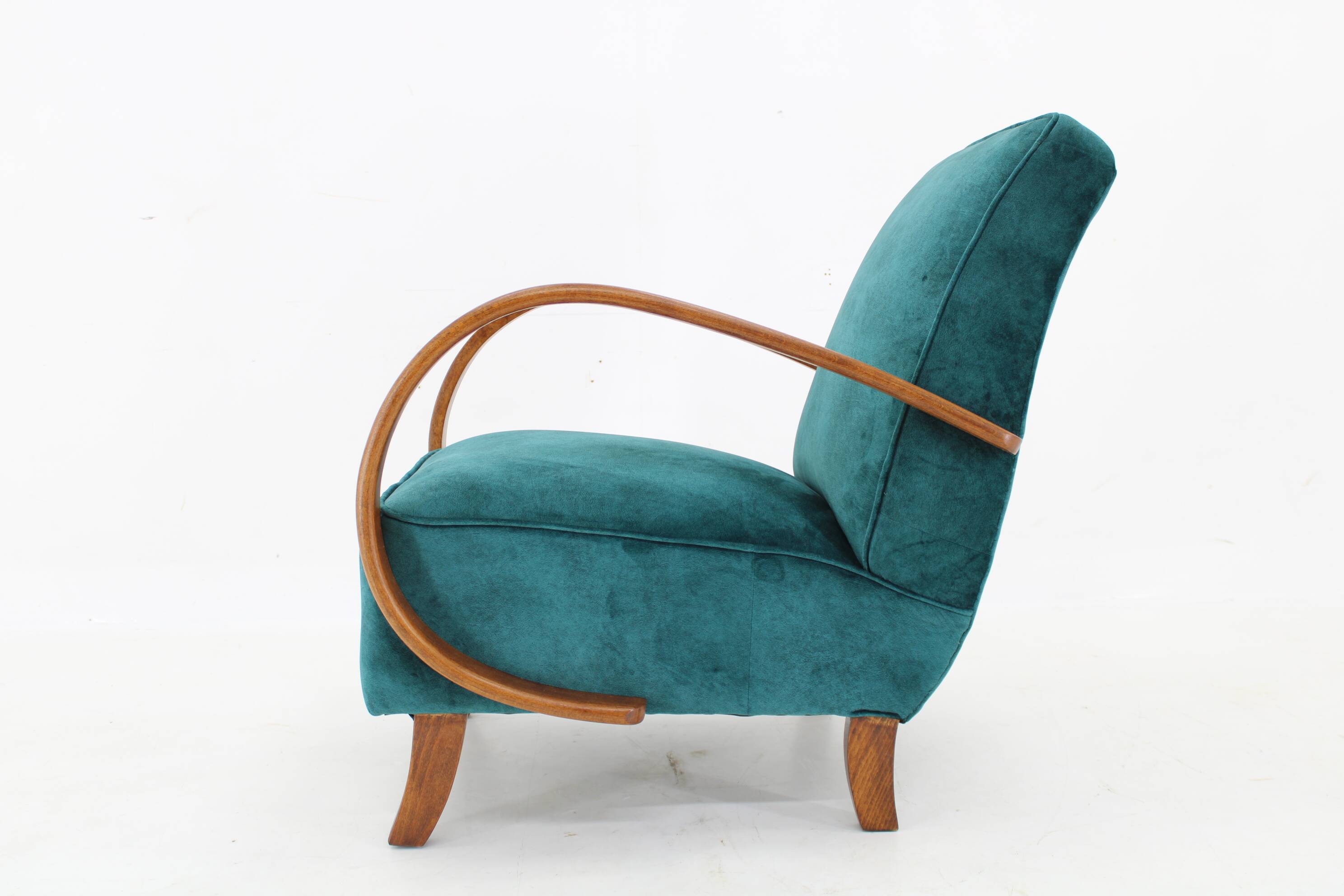 Fauteuil restauré Jindrich Halabala des années 1950, Tchécoslovaquie