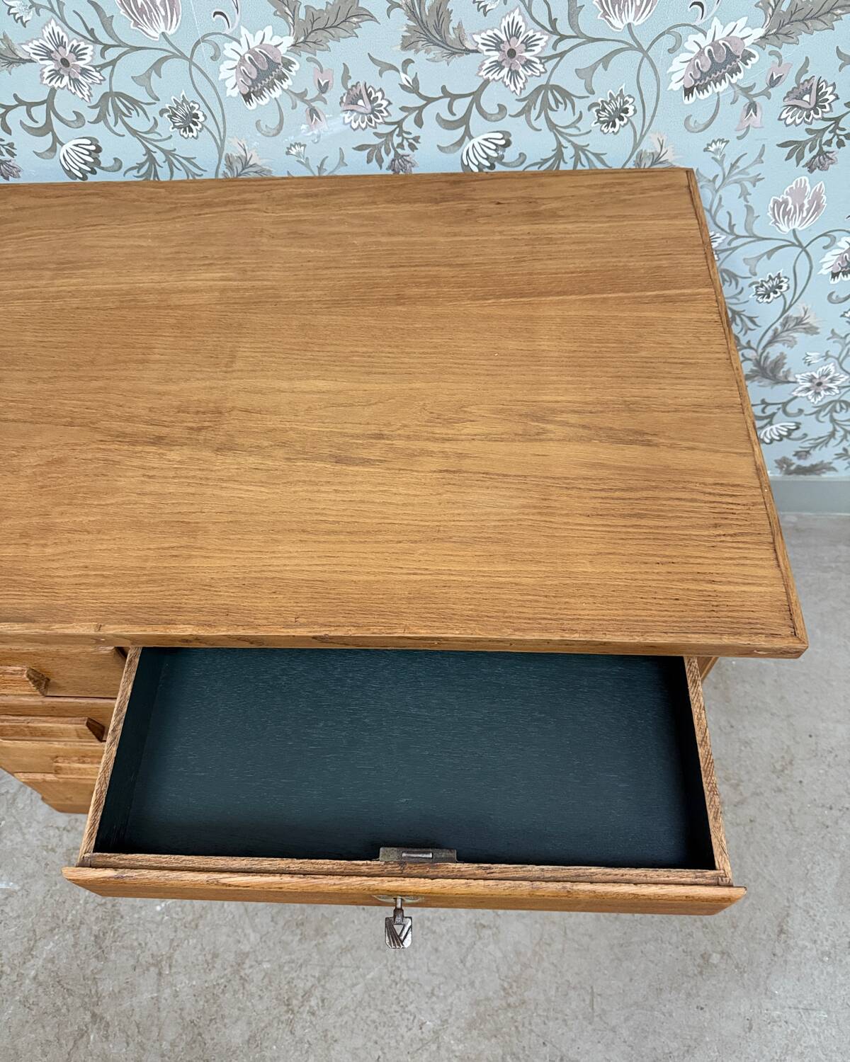 Oak half-minister's desk (renovated)