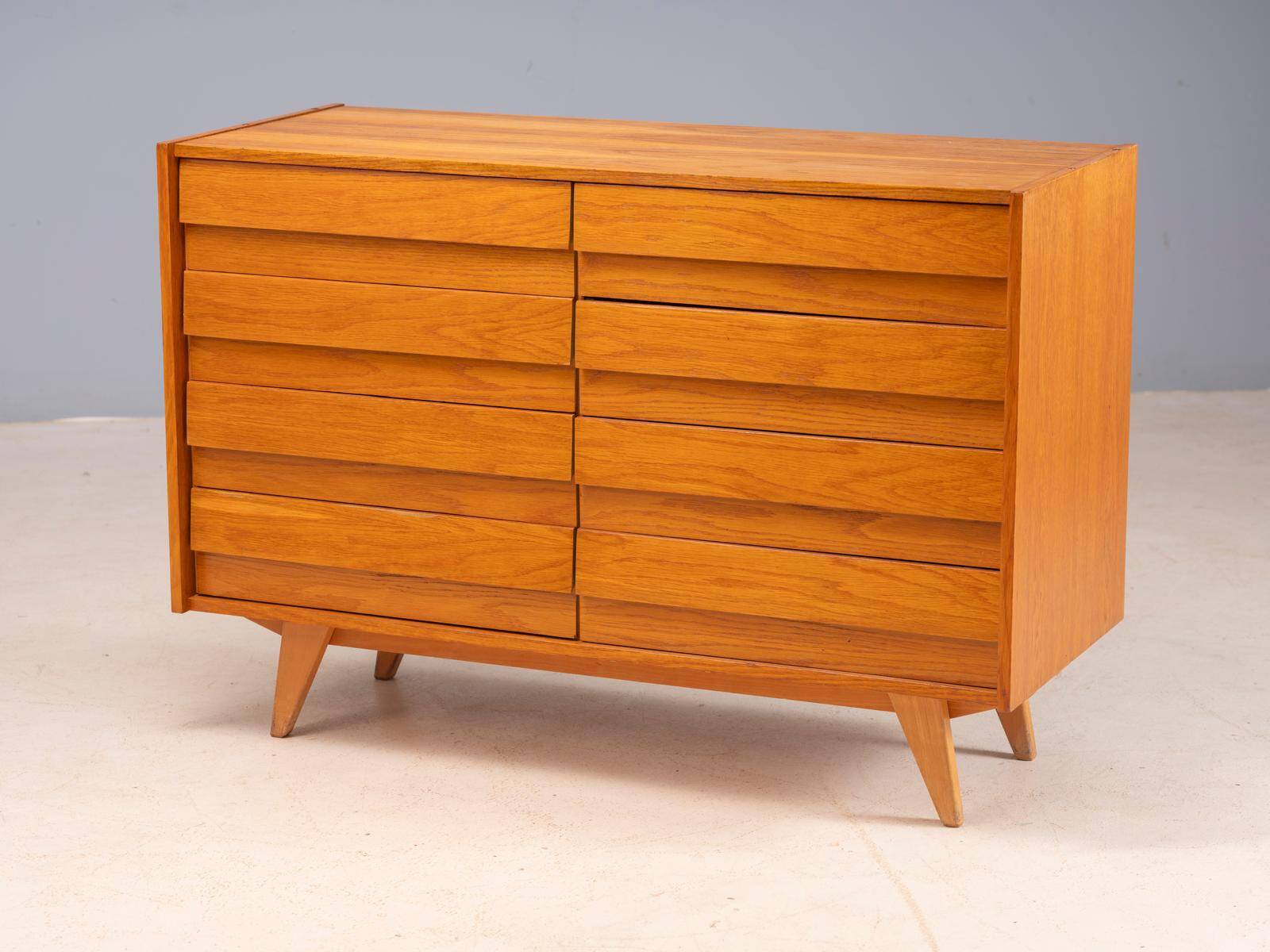 Vintage Czech chest of drawers U-453 by Jiří Jiroutek, 1960s, oak veneer, 110 × 45 × 77 cm