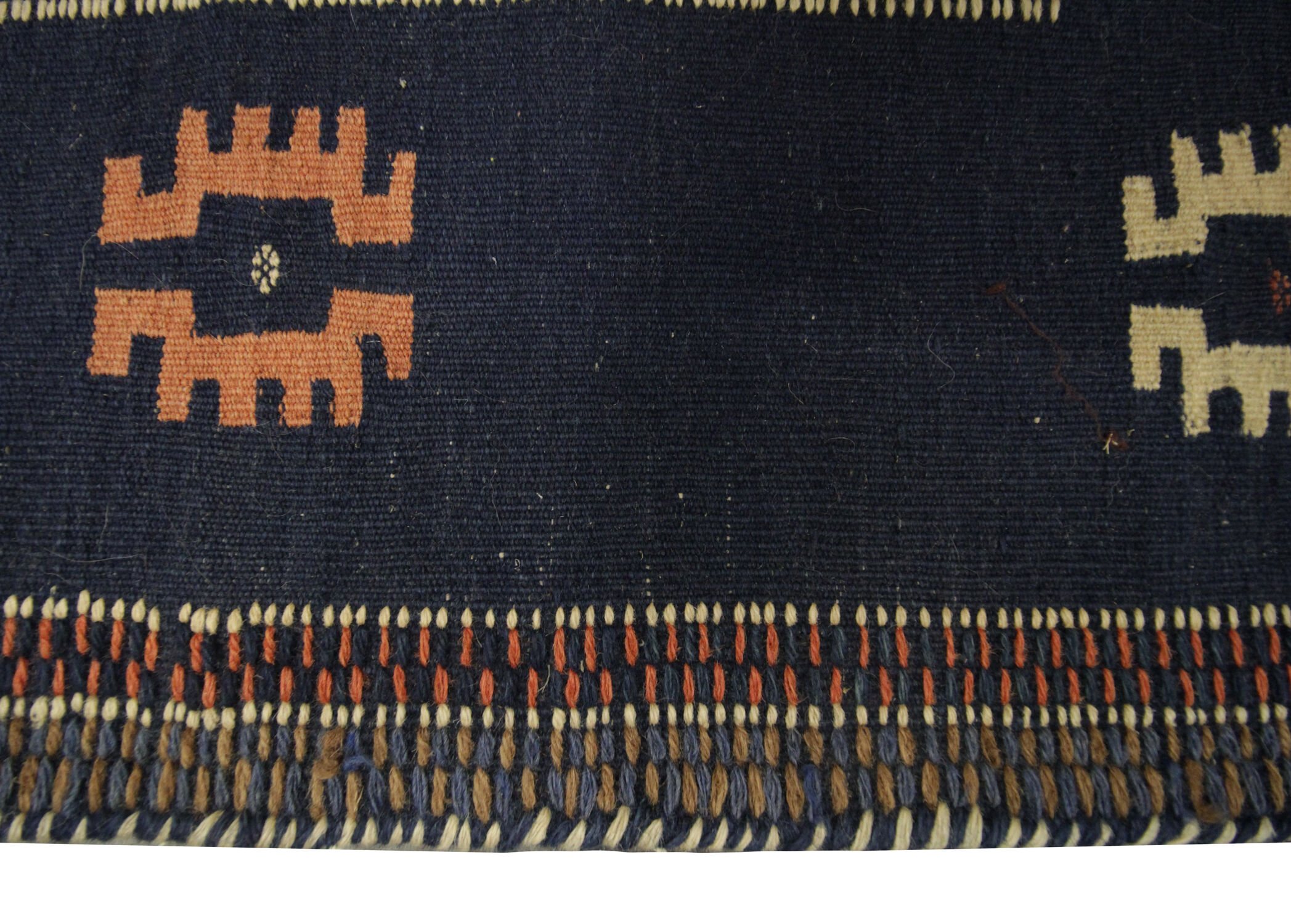 Vintage persian handwoven wool qashqai rug- 140x144cm