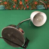 Lampe de bureau blanche orientable avec une petite poignée pour déplacer plus facilement la tête