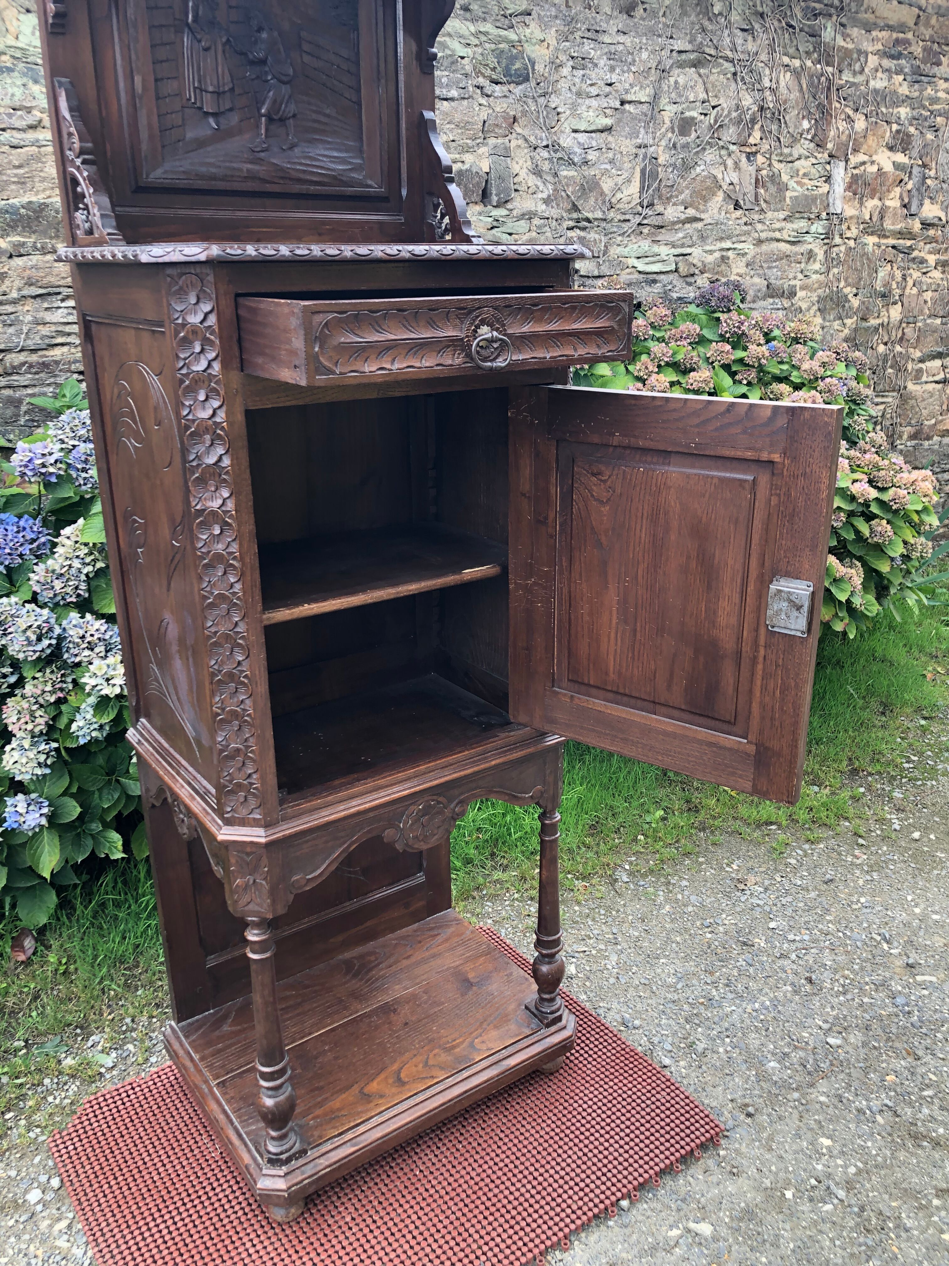 Breton oak sideboard from the early 20th century