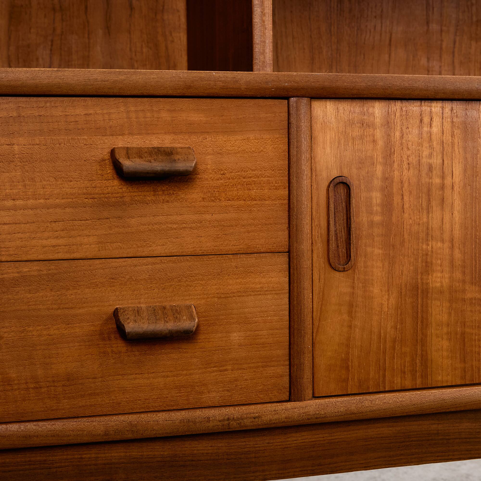 Mid-Century Teak Highboard with Sculpted Legs, Storage and Glass Shelf, 1960s