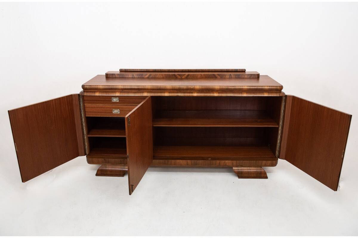 Walnut buffet, Art Deco chest of drawers.