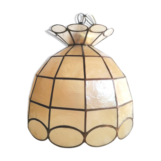 Mother-of-pearl suspension