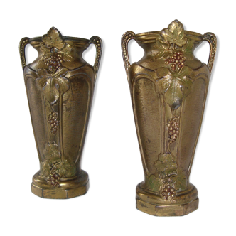 Paire de petits vases en fonte motifs raisins vignes france vintage art nouveau