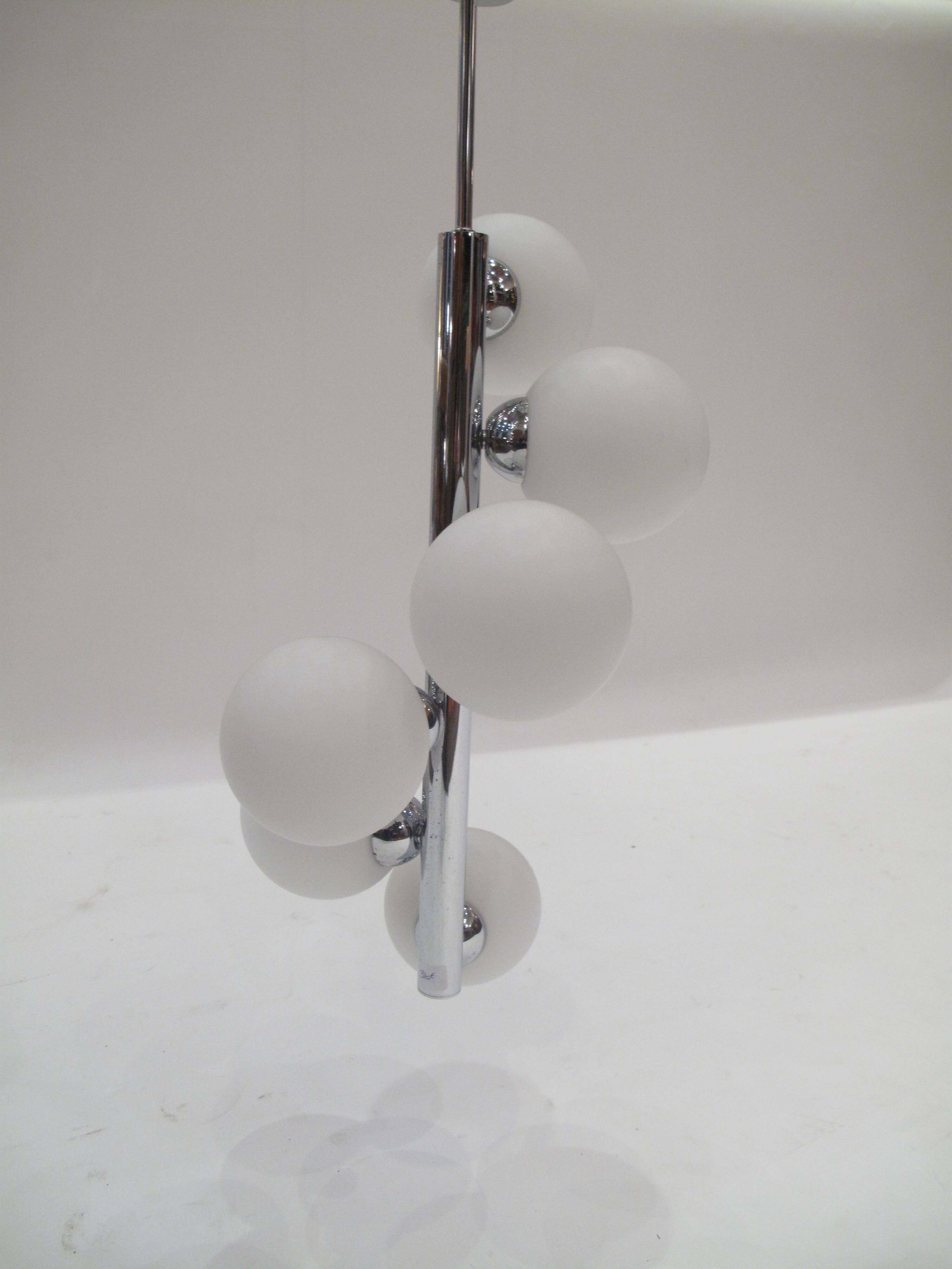 Chrome and white opaline suspension
