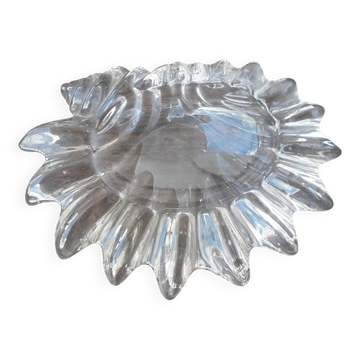 Shell-shaped glass catchall.