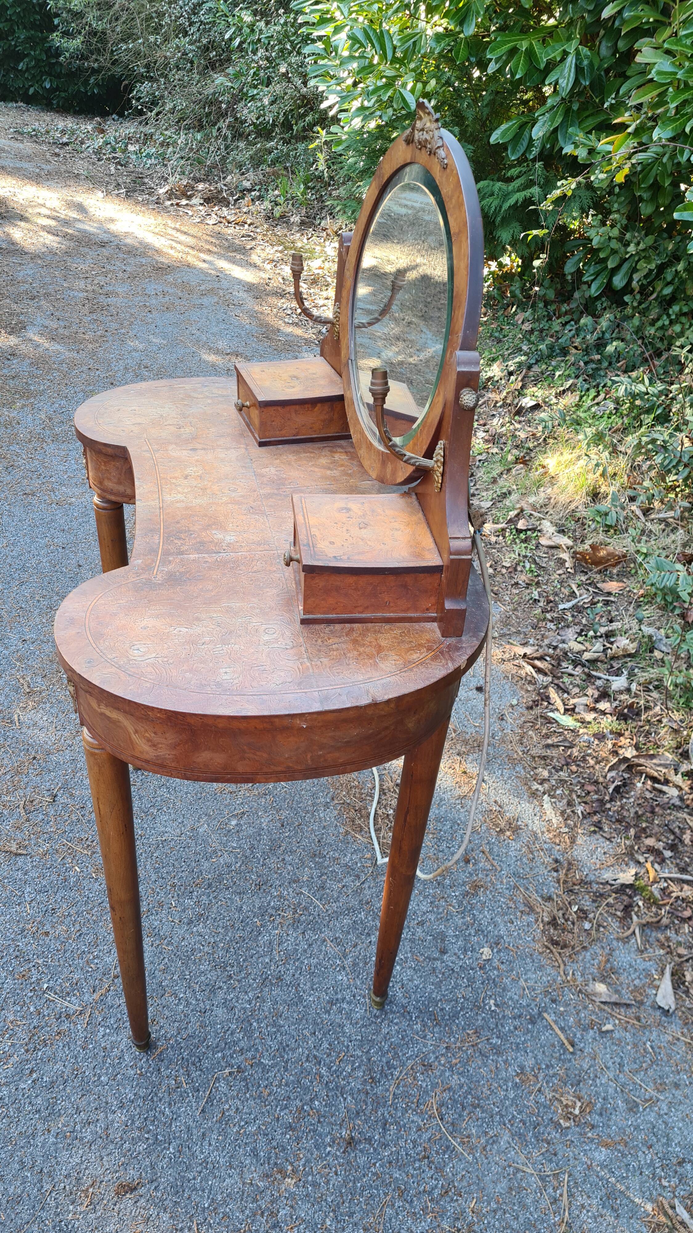Louis XVI style kidney dressing table in veneer wood and bramble veneer