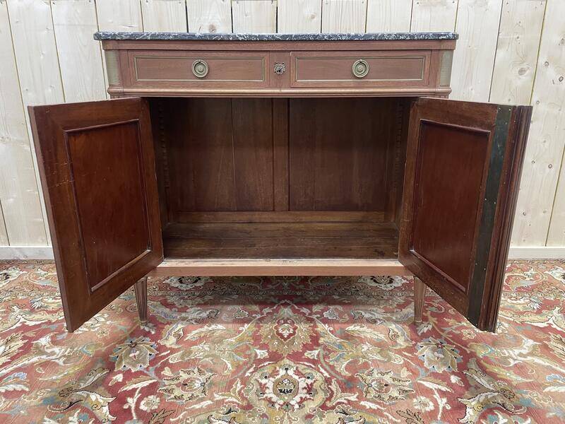 Buffet bas de style Louis XVI en acajou et marbre