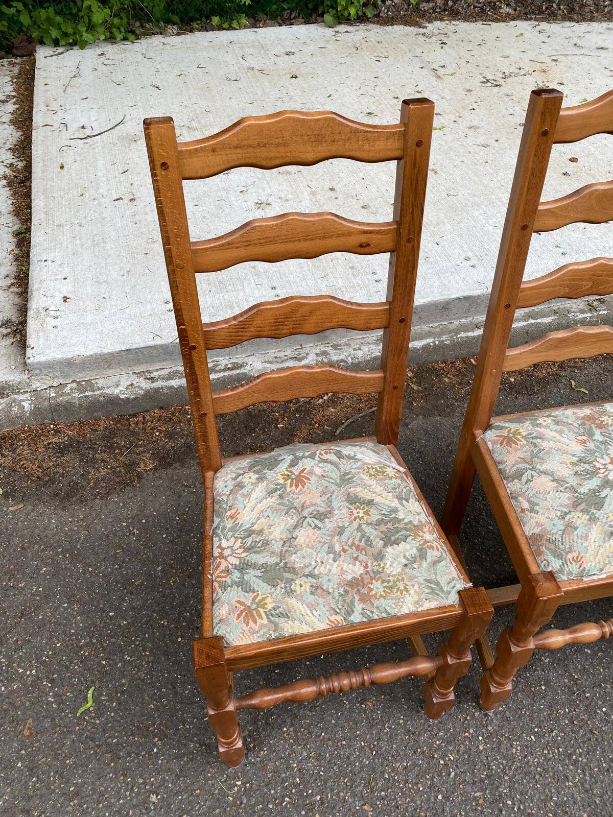 4 chaises bois massif type ferme et tissu