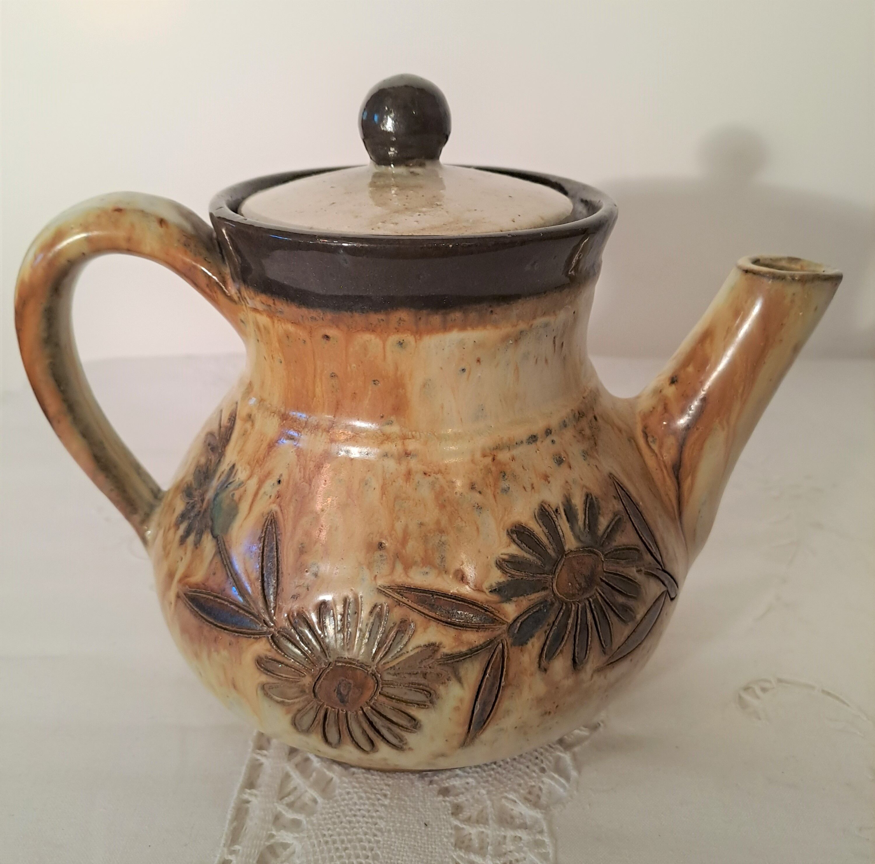 Teapot in Bouffioulx stoneware