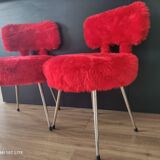 Paire de chaises moumoute rouge cardinal authentiques années 60