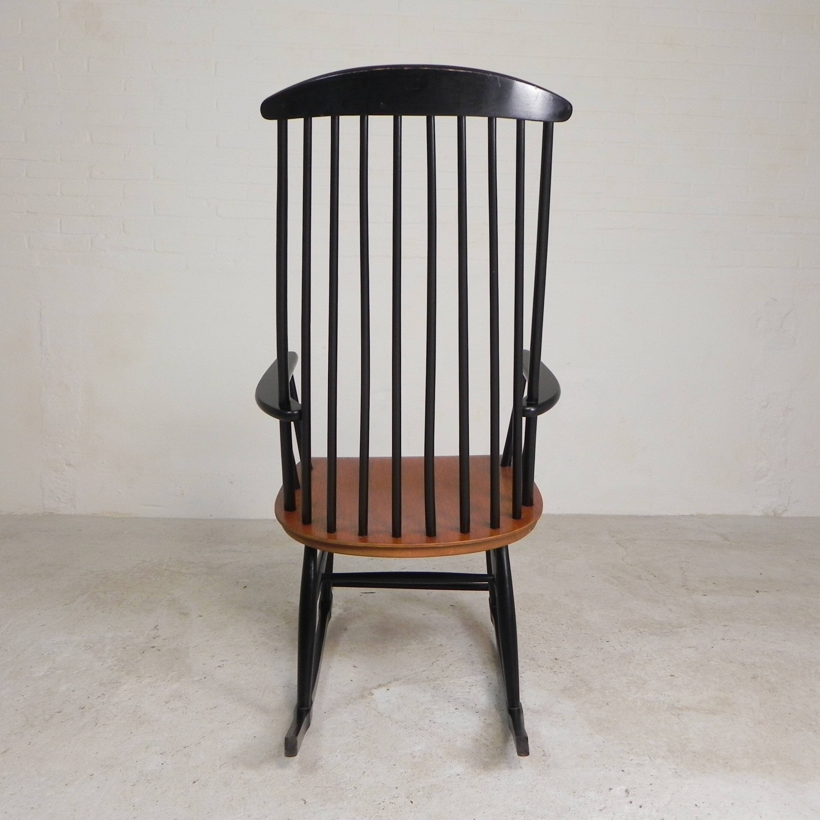 Spindle chair, rocking chair