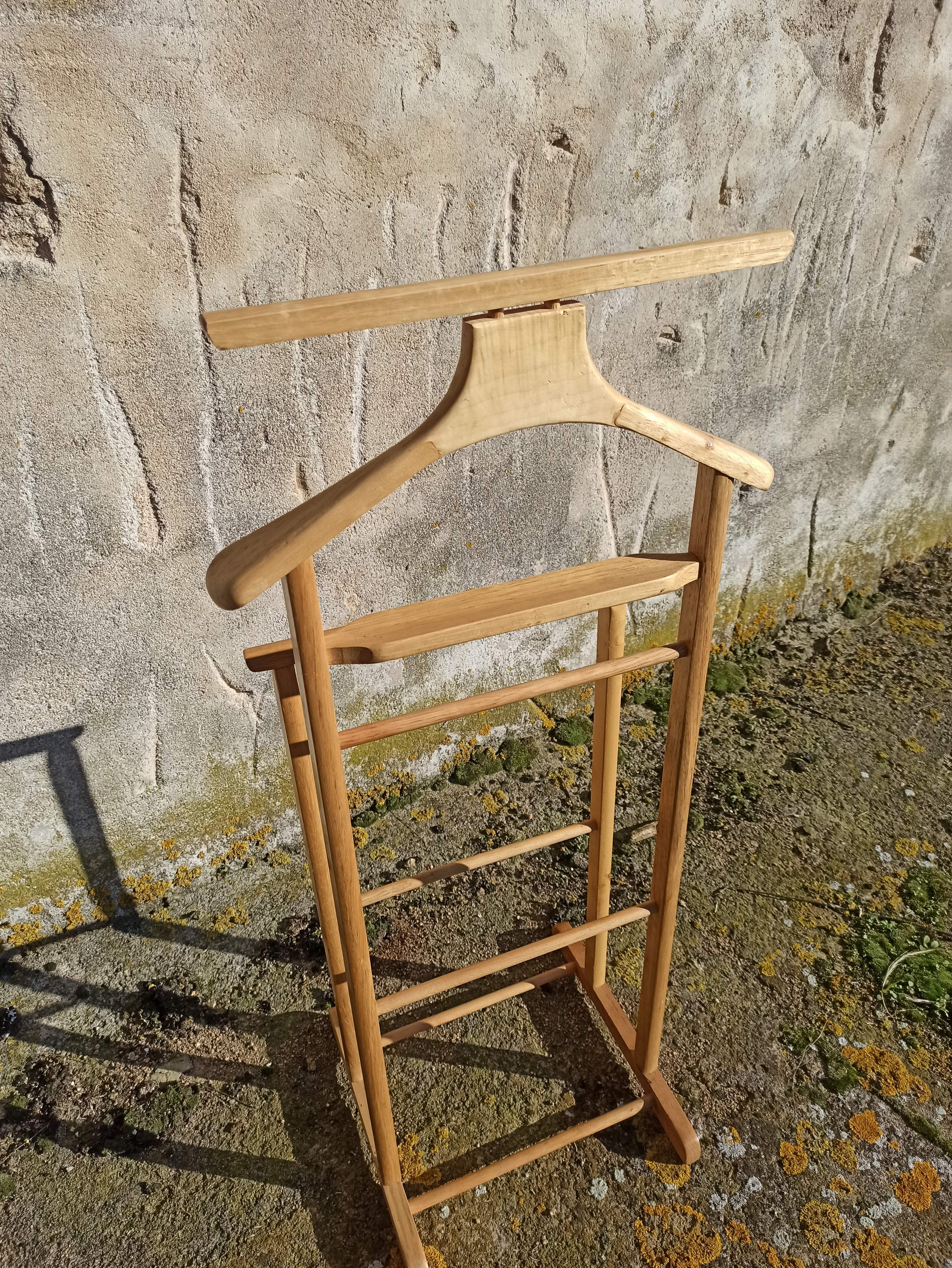 Valet 2 bedrooms wooden coat rack