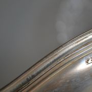 Plat serviteur apéritif métal argenté poinçon HKE et verre