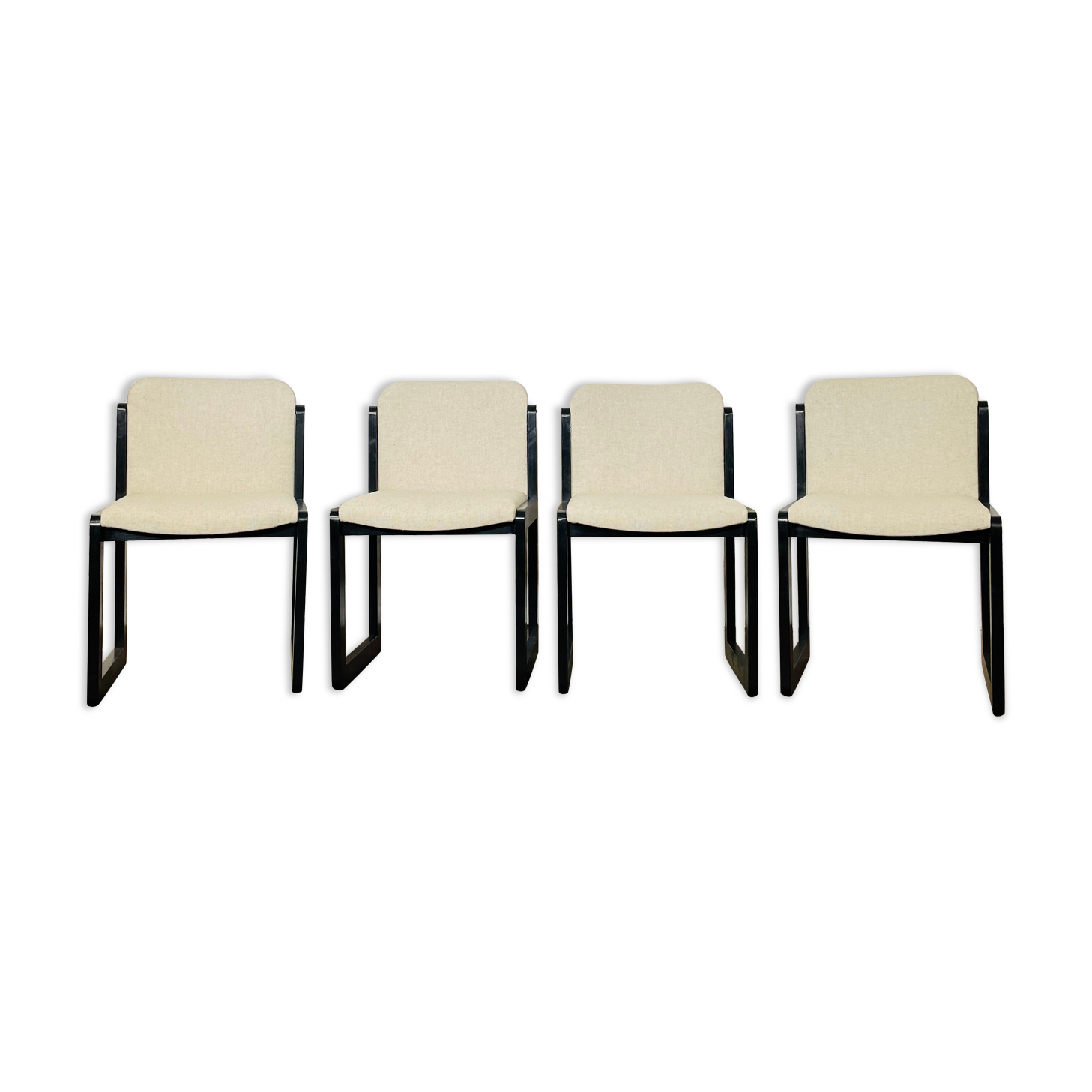 Suite de 4 chaises italiennes, 1970's