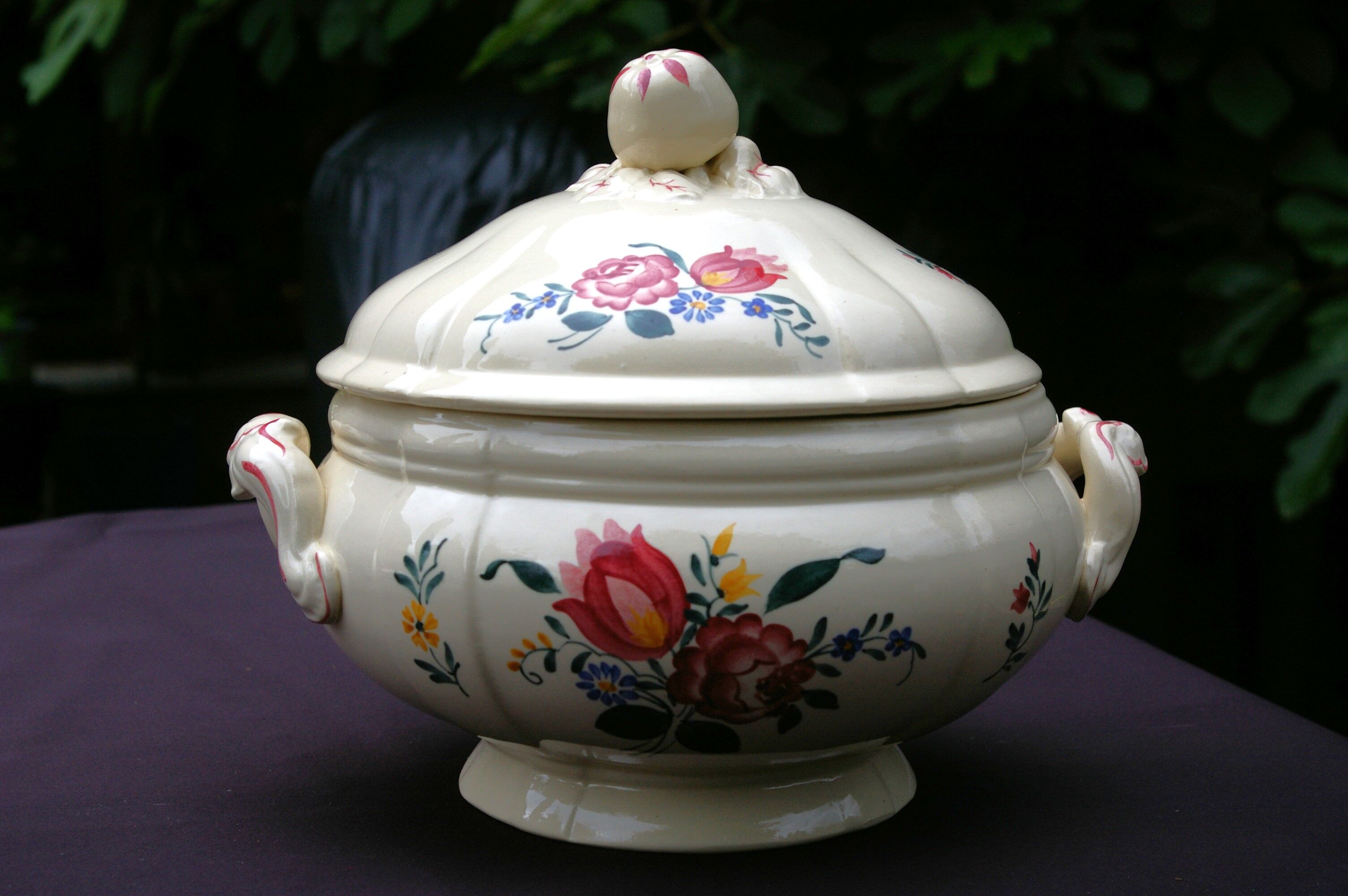 Earthenware tureen by Digoin Sarreguemines