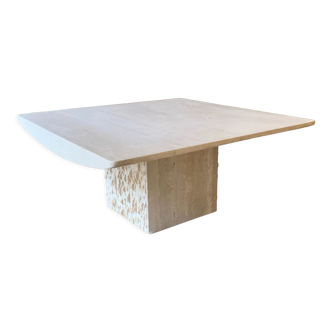 Table basse carrée en travertin adouci