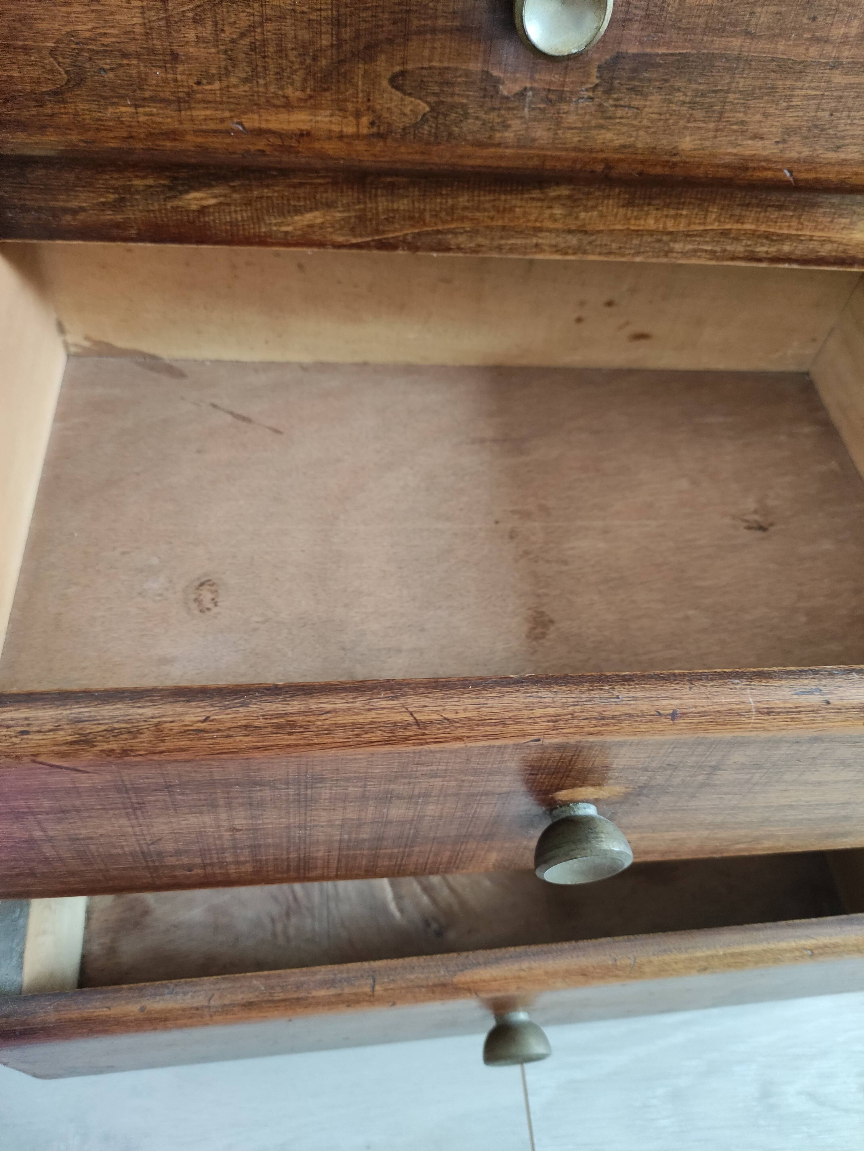 Old clother or small chest of drawers