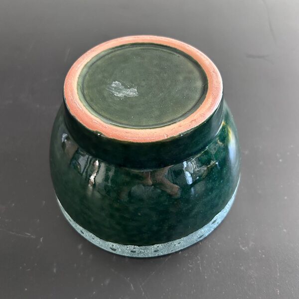 Cache pot vert et liseré écume