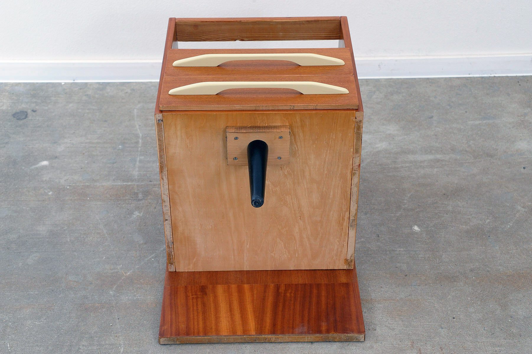 Table de chevet du milieu du siècle entièrement rénovée par Mojmír Požár, années 1960, Tchécoslovaquie