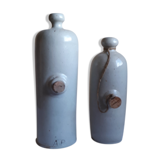 Lot 2 old hot water bottles in enamelled sandstone