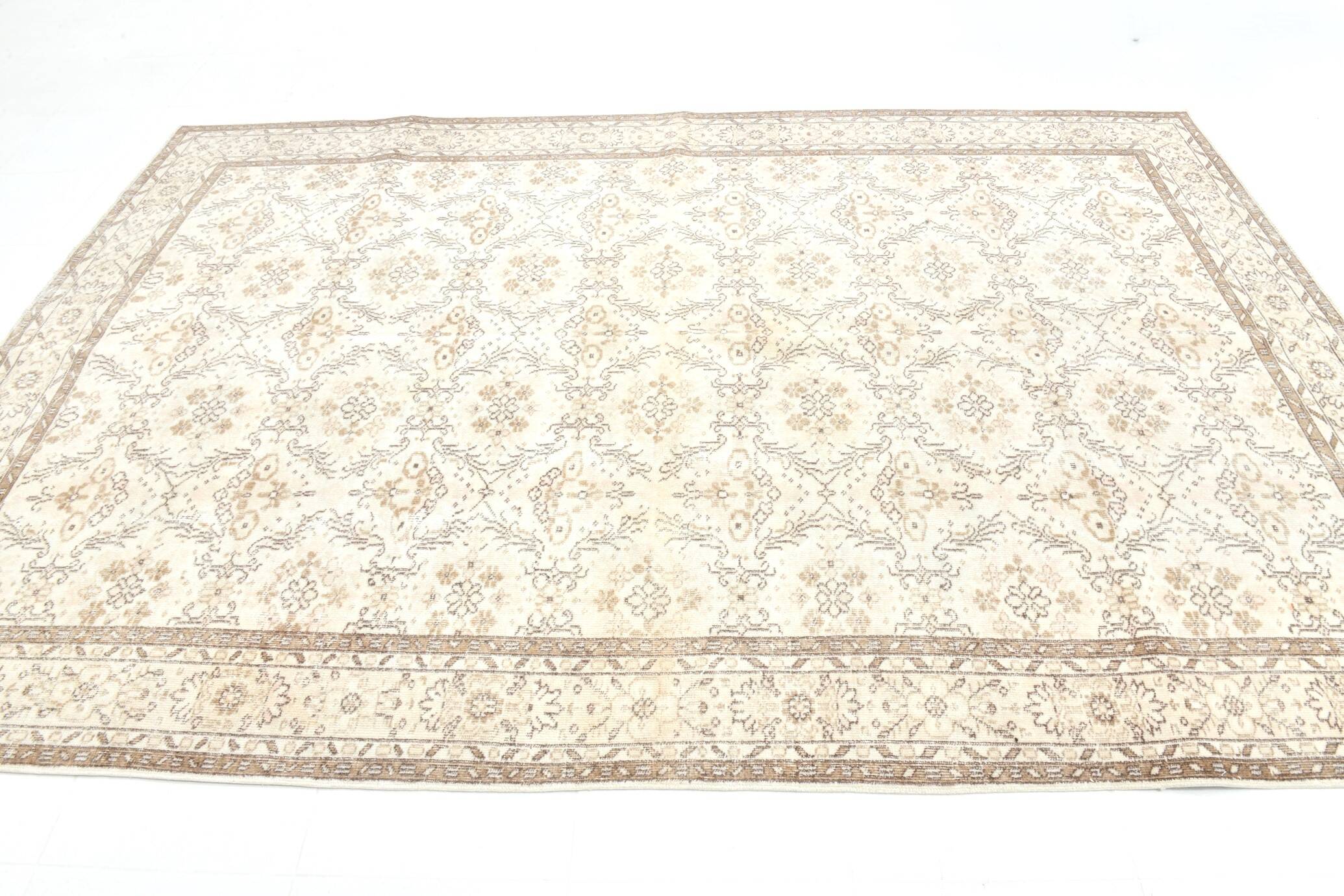 Vintage All-Over Floral Beige & Brown Turkish Rug, 212x317Cm