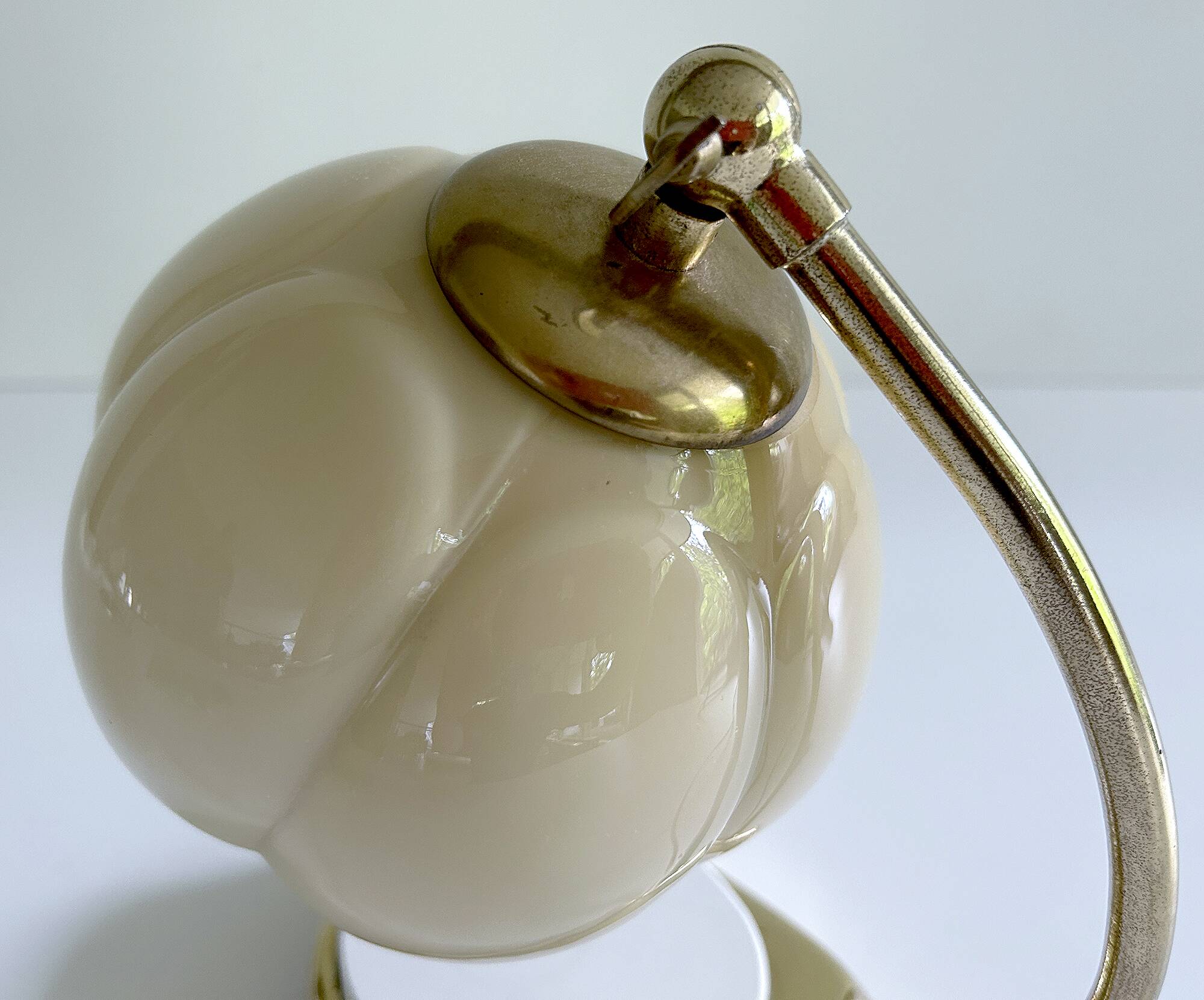 Lampe de table Art déco Bauhaus en verre et bakélite