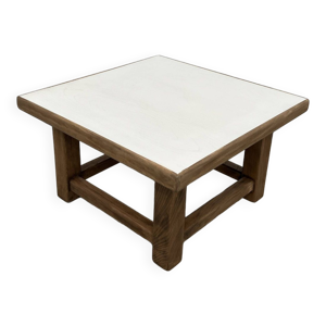 Table basse carrée moderniste