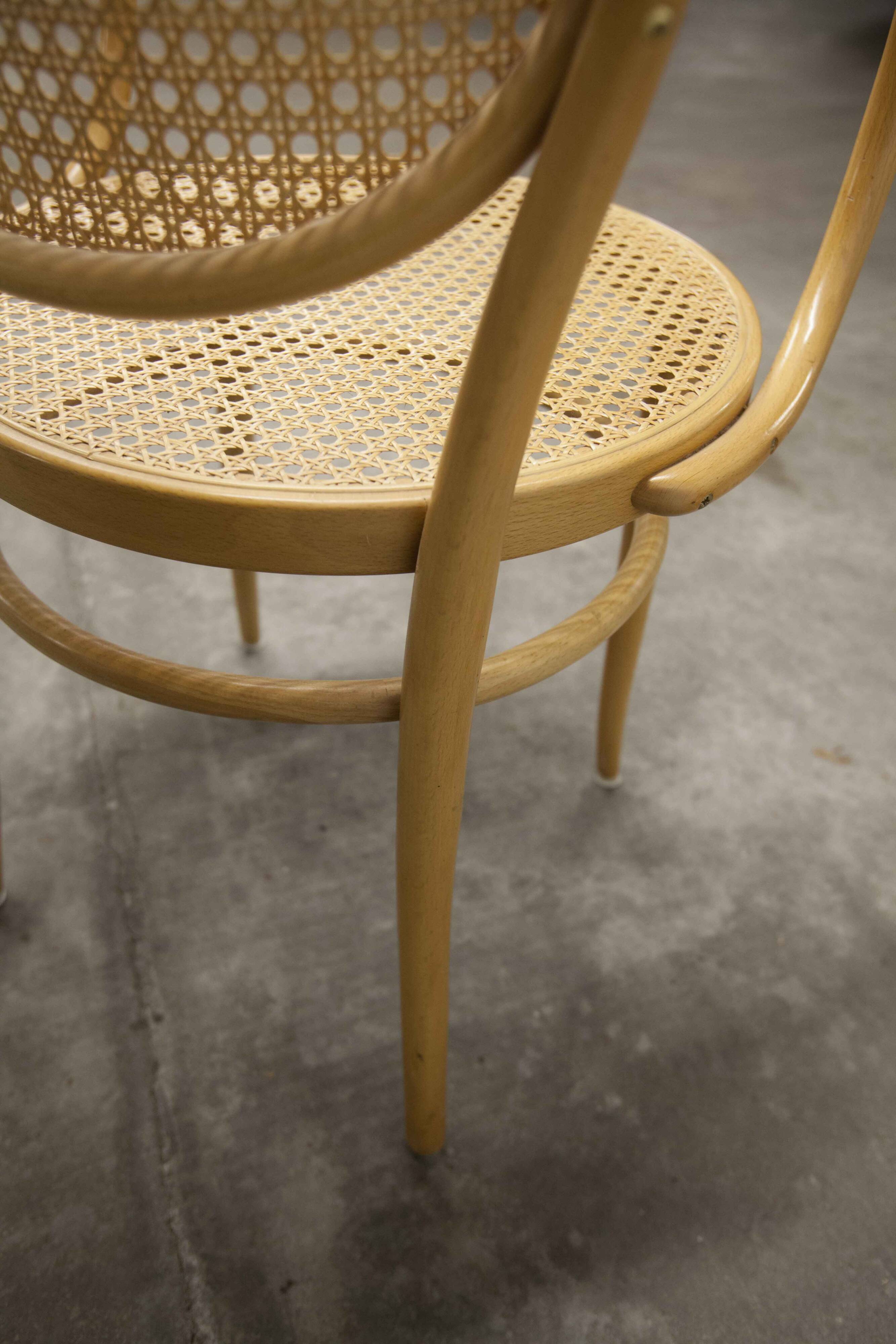 Fauteuil Thonet 210 R cannage couleur miel