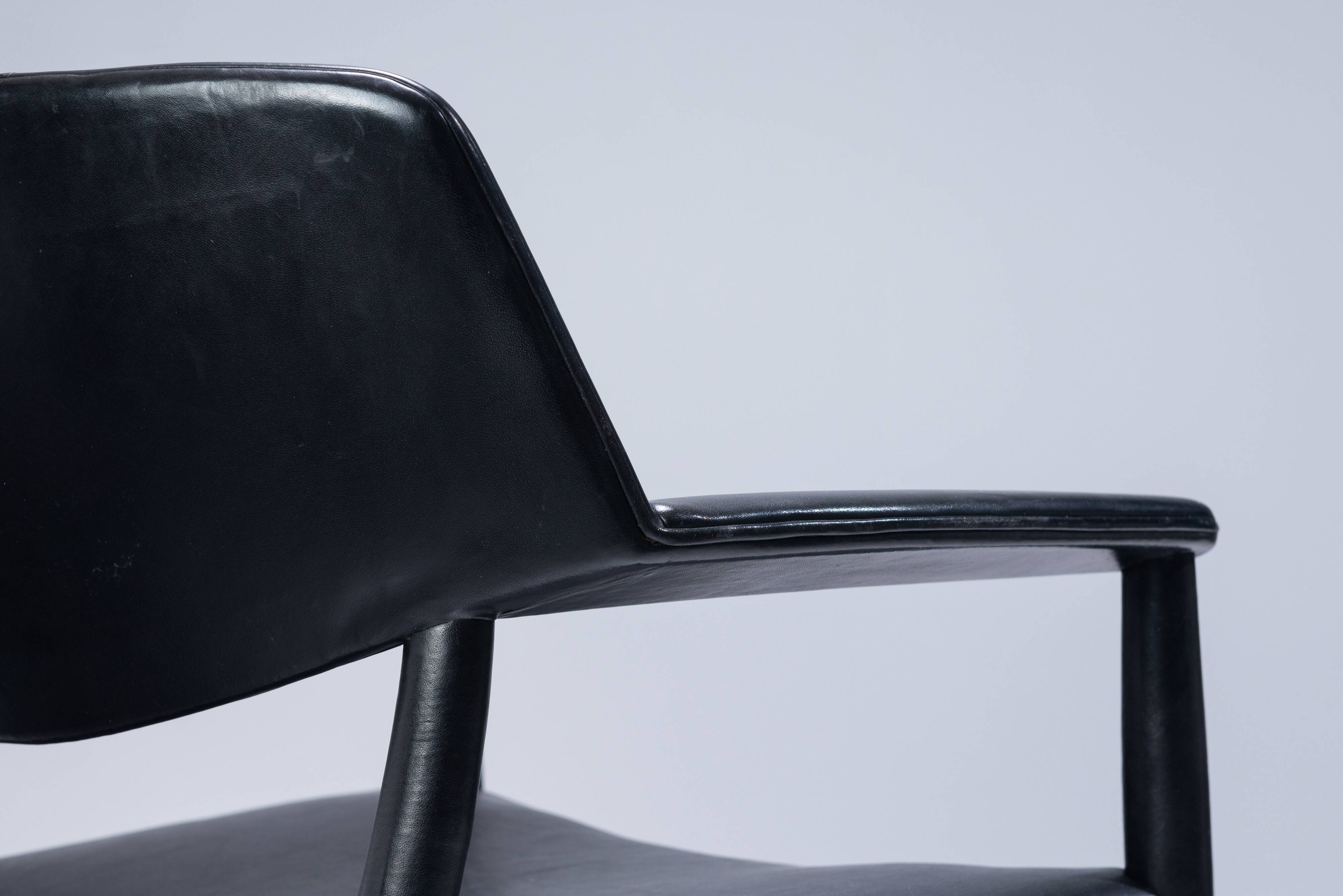 Mid-century armchair designed by Ejnar Larsen & Aksel Bender Madsen for Wil