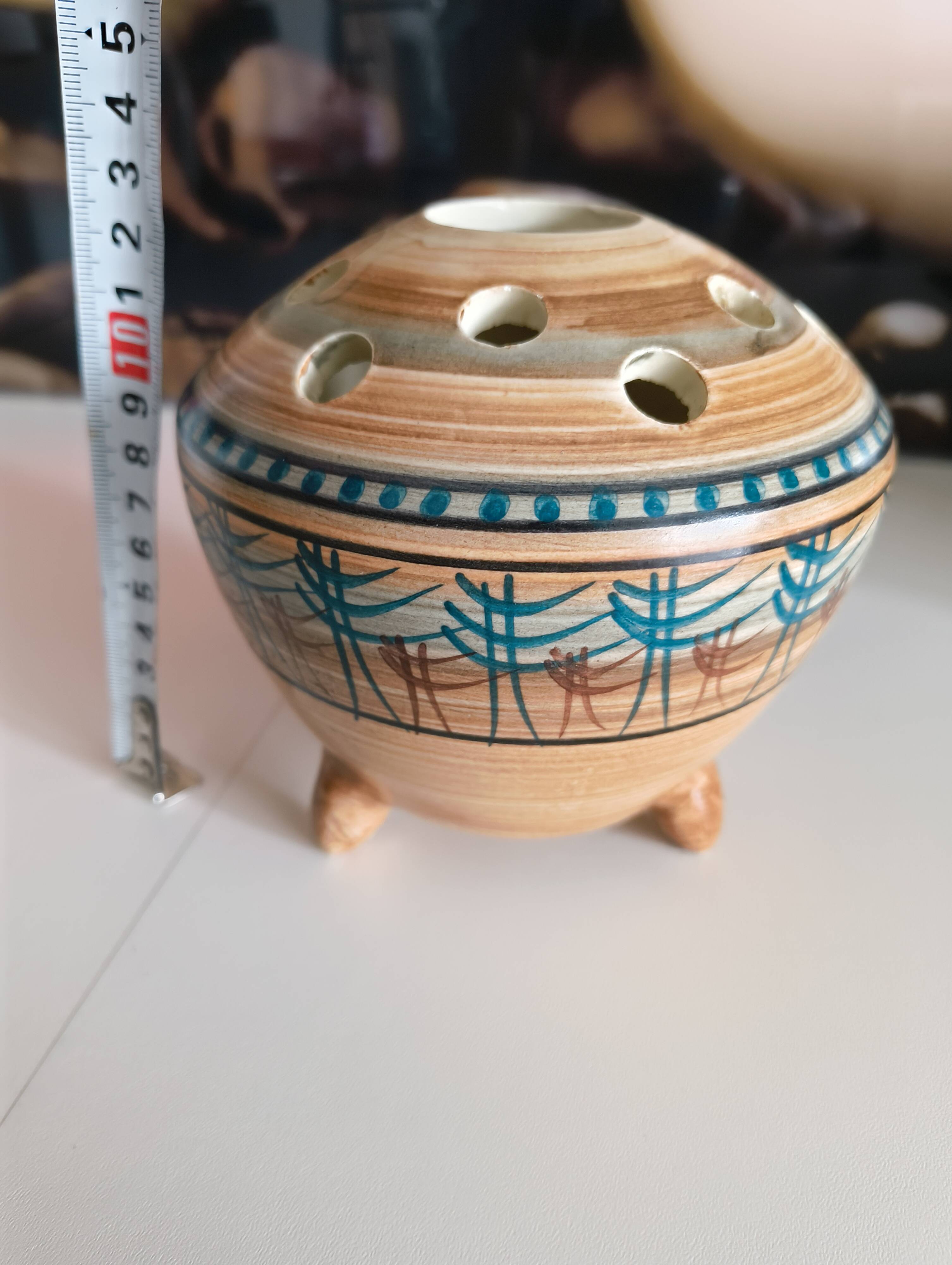 Tripod flower holder Vallauris signed MG – 1950s Superb flower holder in