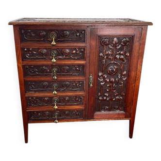 Buffet à décor sculpté époque victorienne