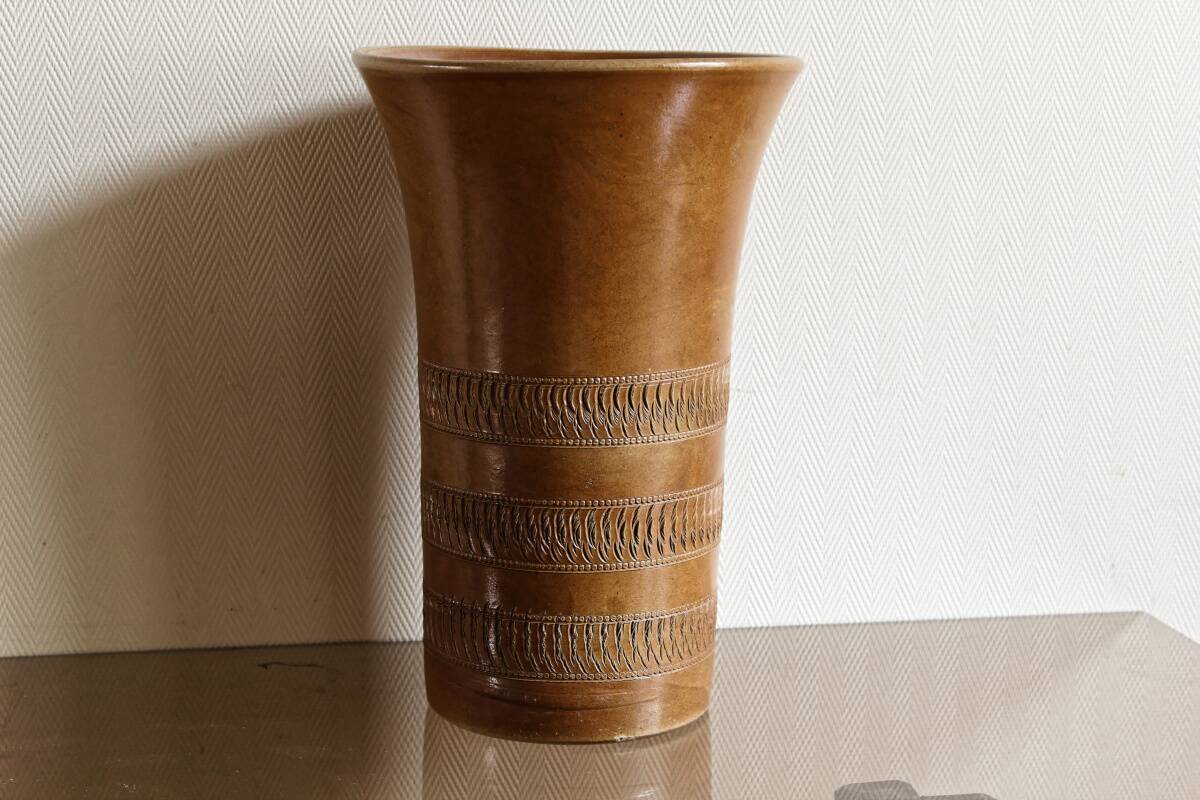 Large sandstone vase of Beauvaisis