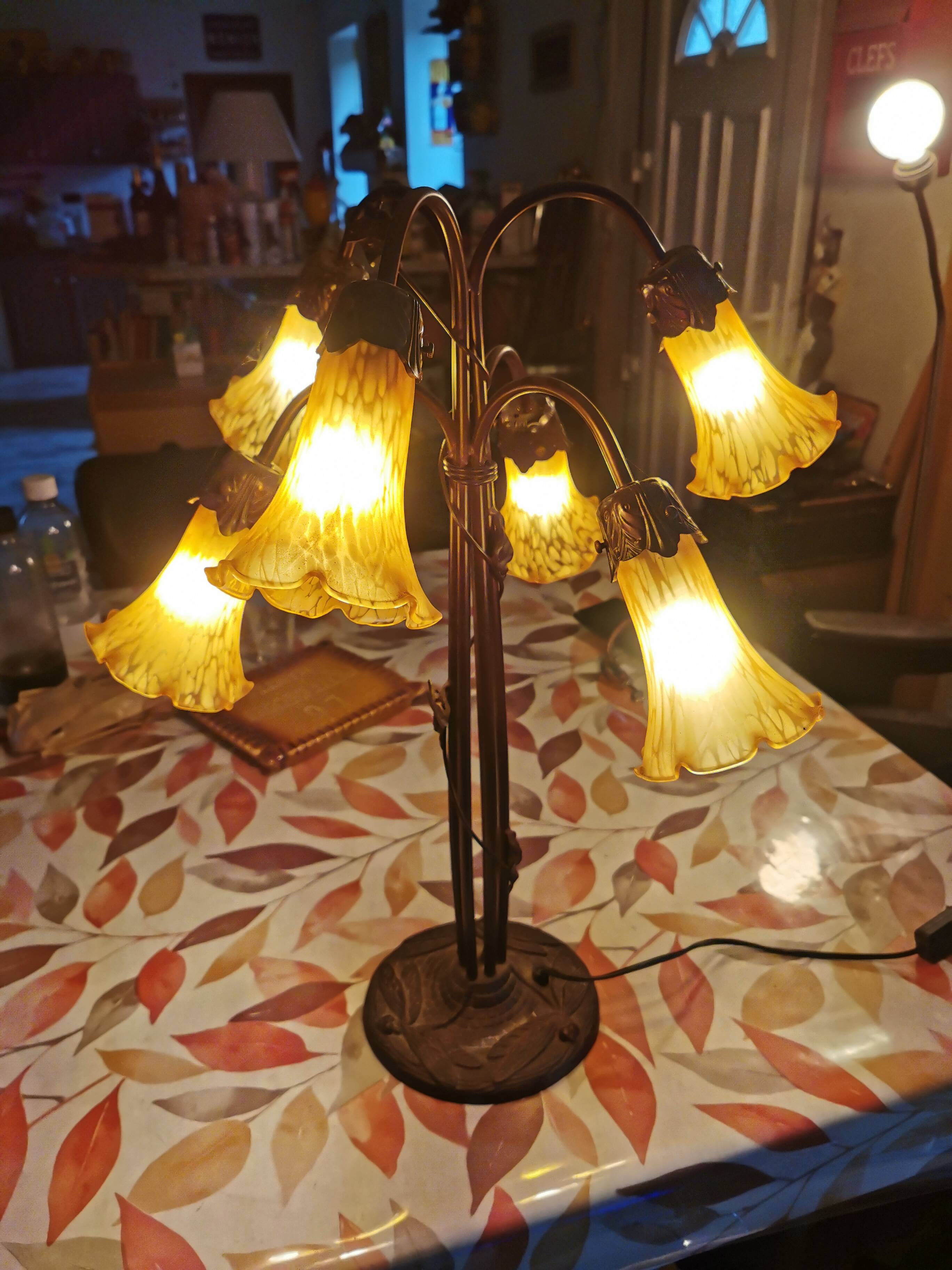 Table lamp