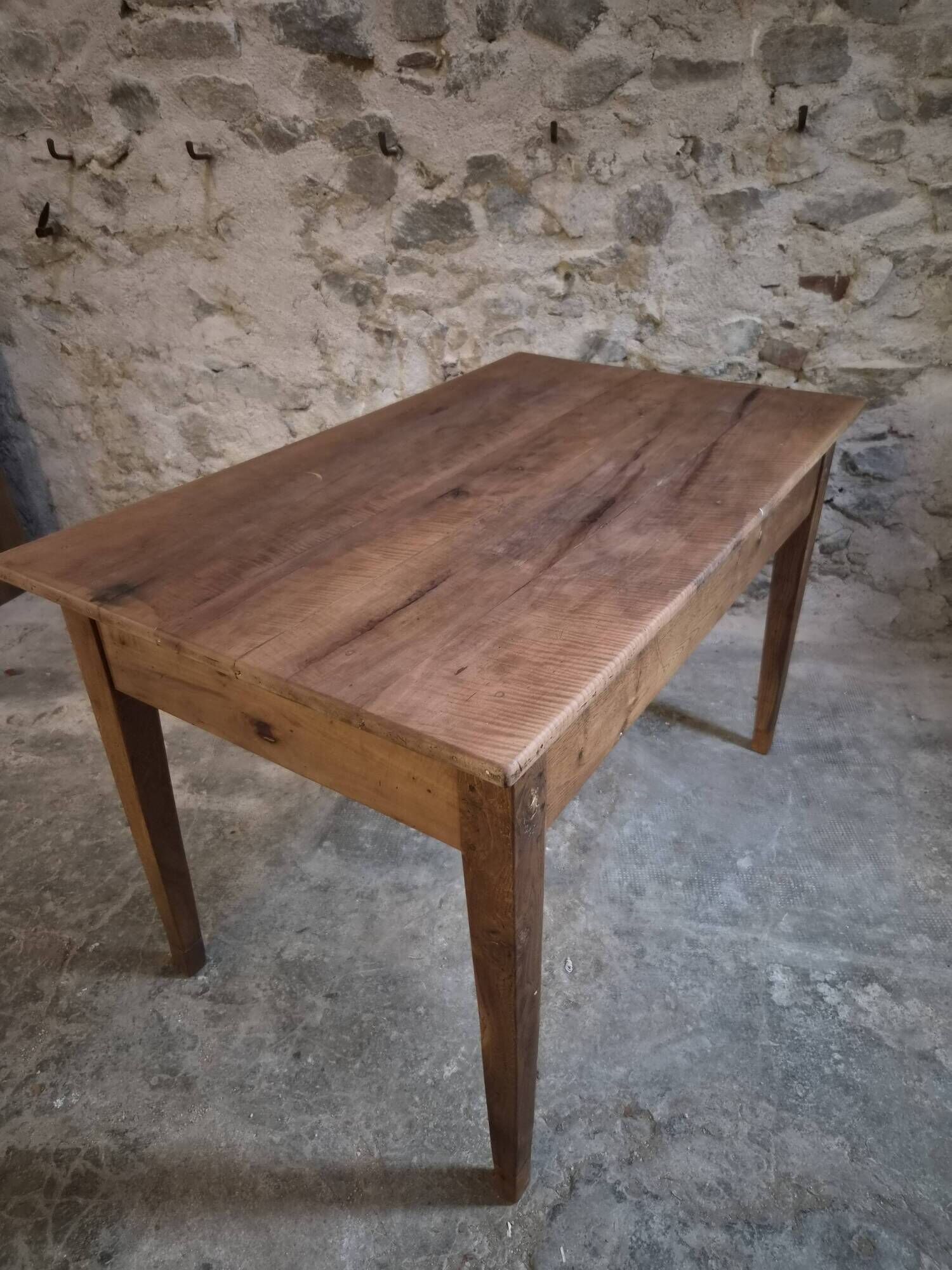 Table à manger française ancienne en merisier avec deux tiroirs, vers 1880–1920