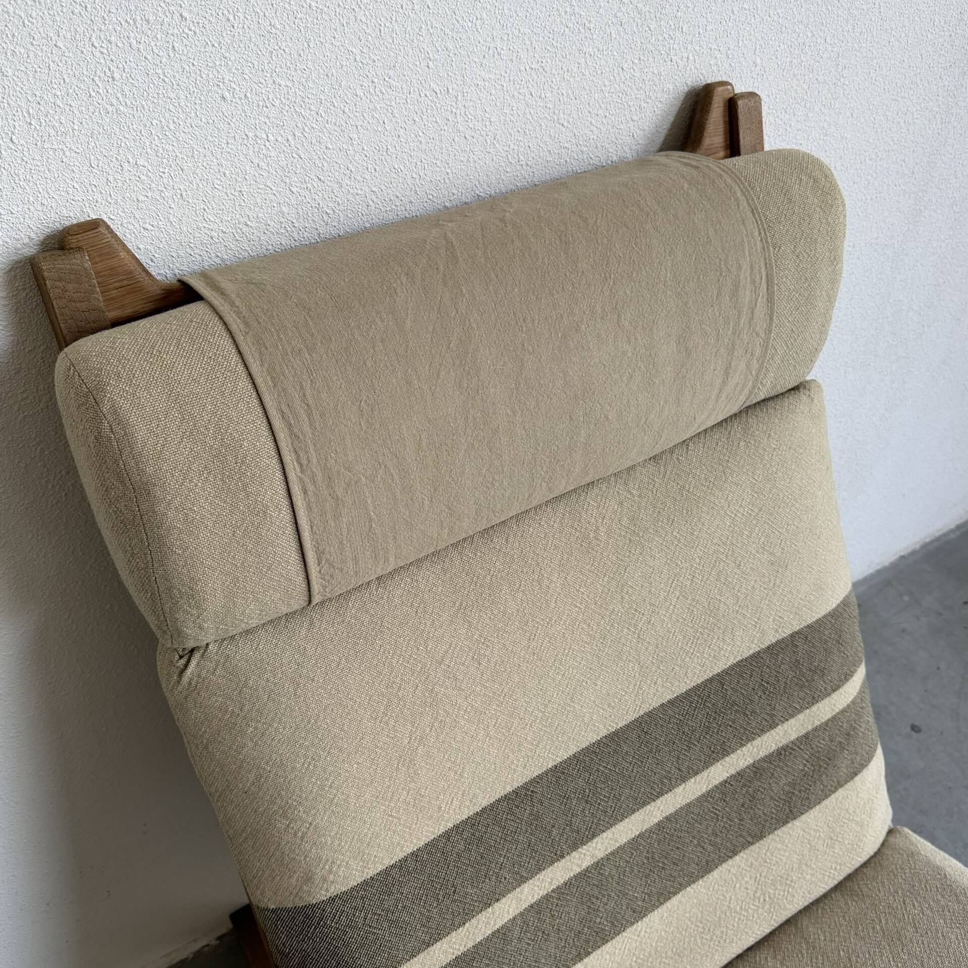 Vintage Hans Wegner lounge chair GE375 in oak
