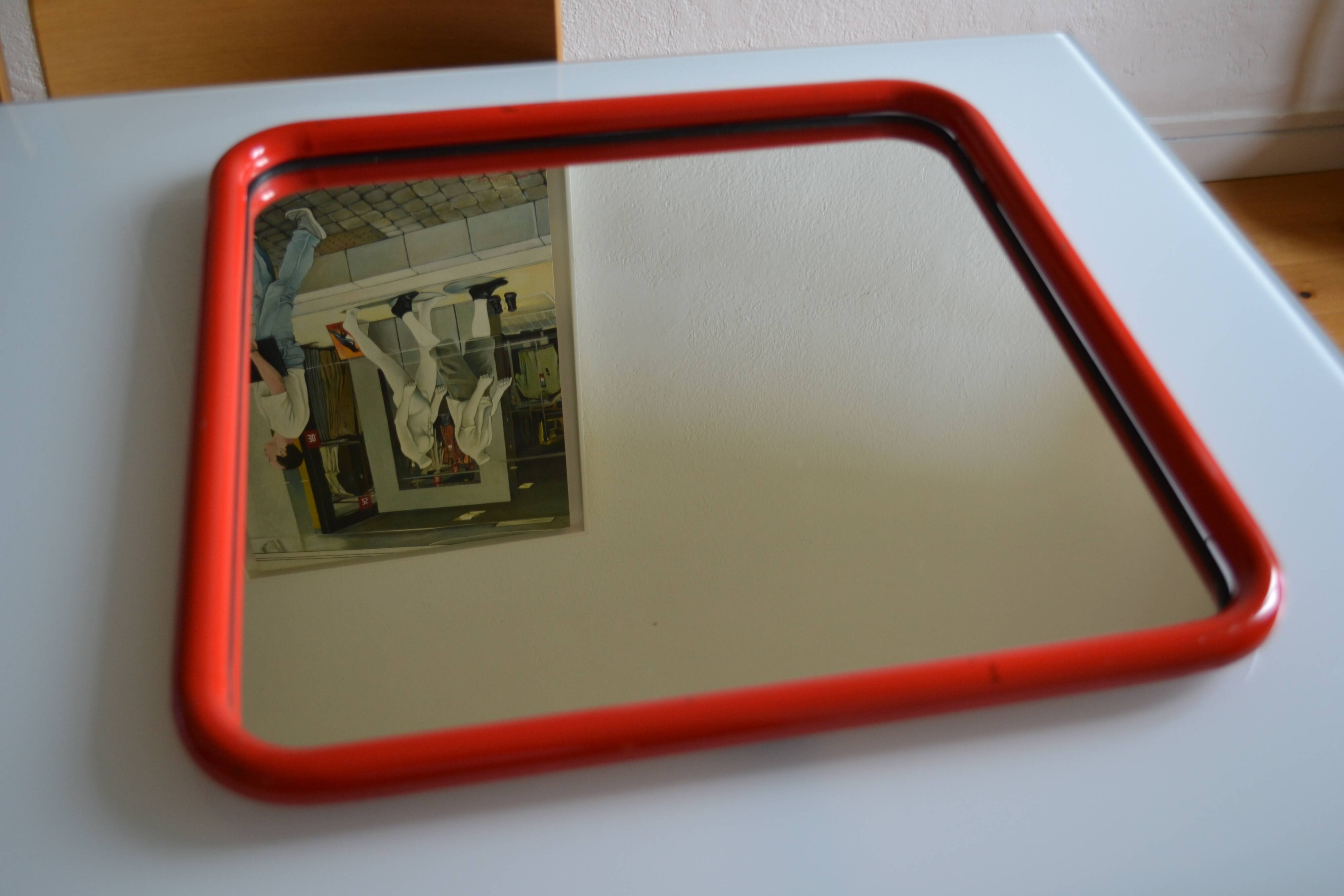 80s red post-modernist mirror dim: 60 x 60 cm