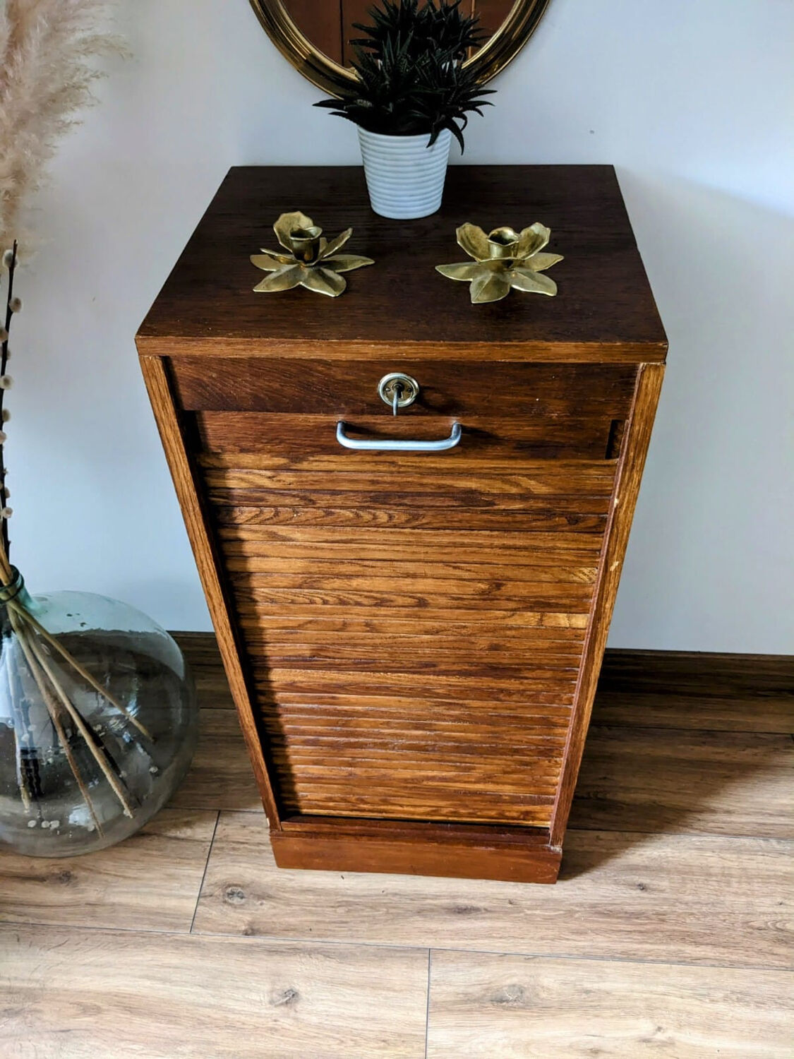 Curtain binder cabinet