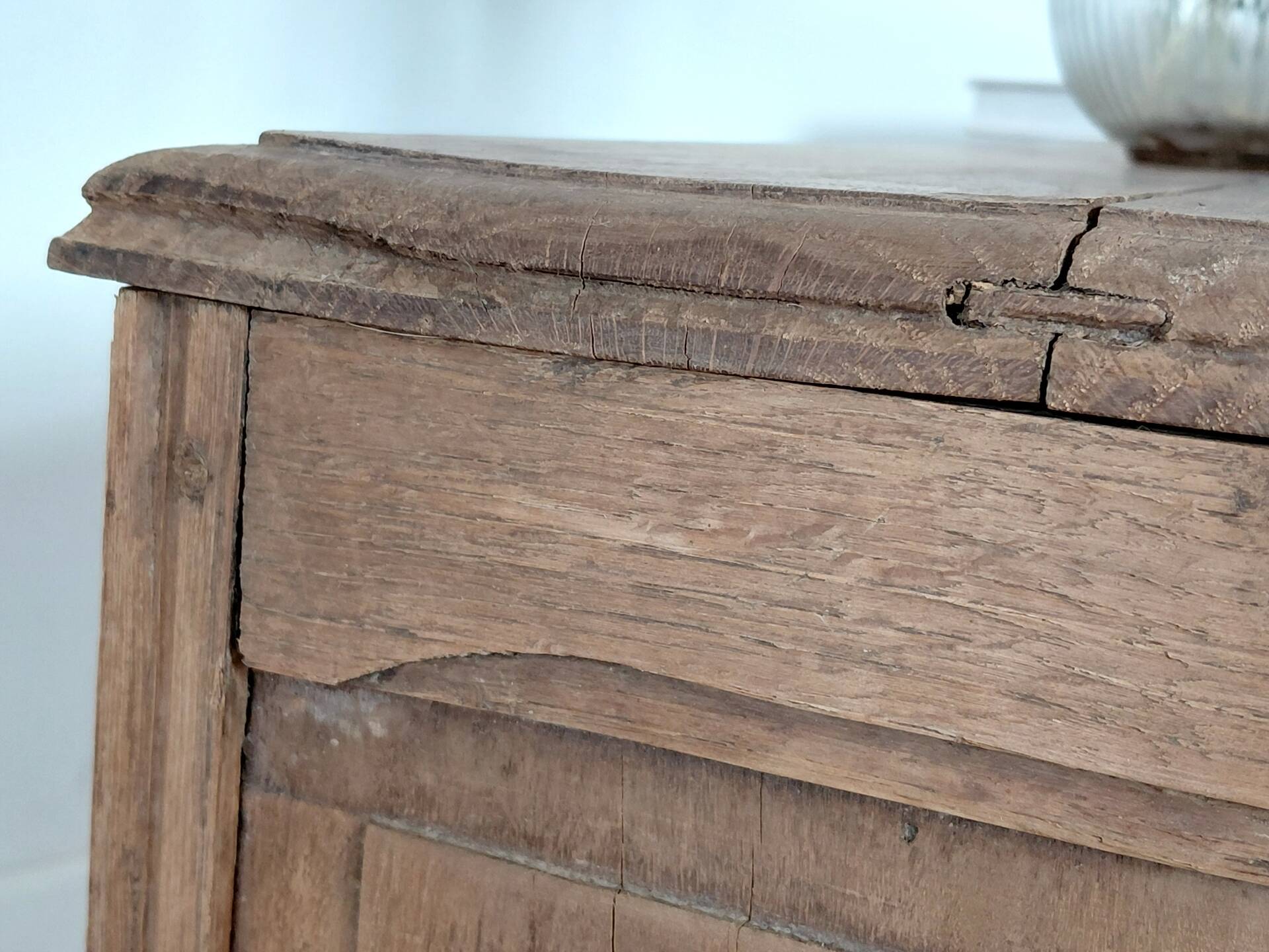 Large antique wedding chest in raw oak from the 19th century (shallow depth)