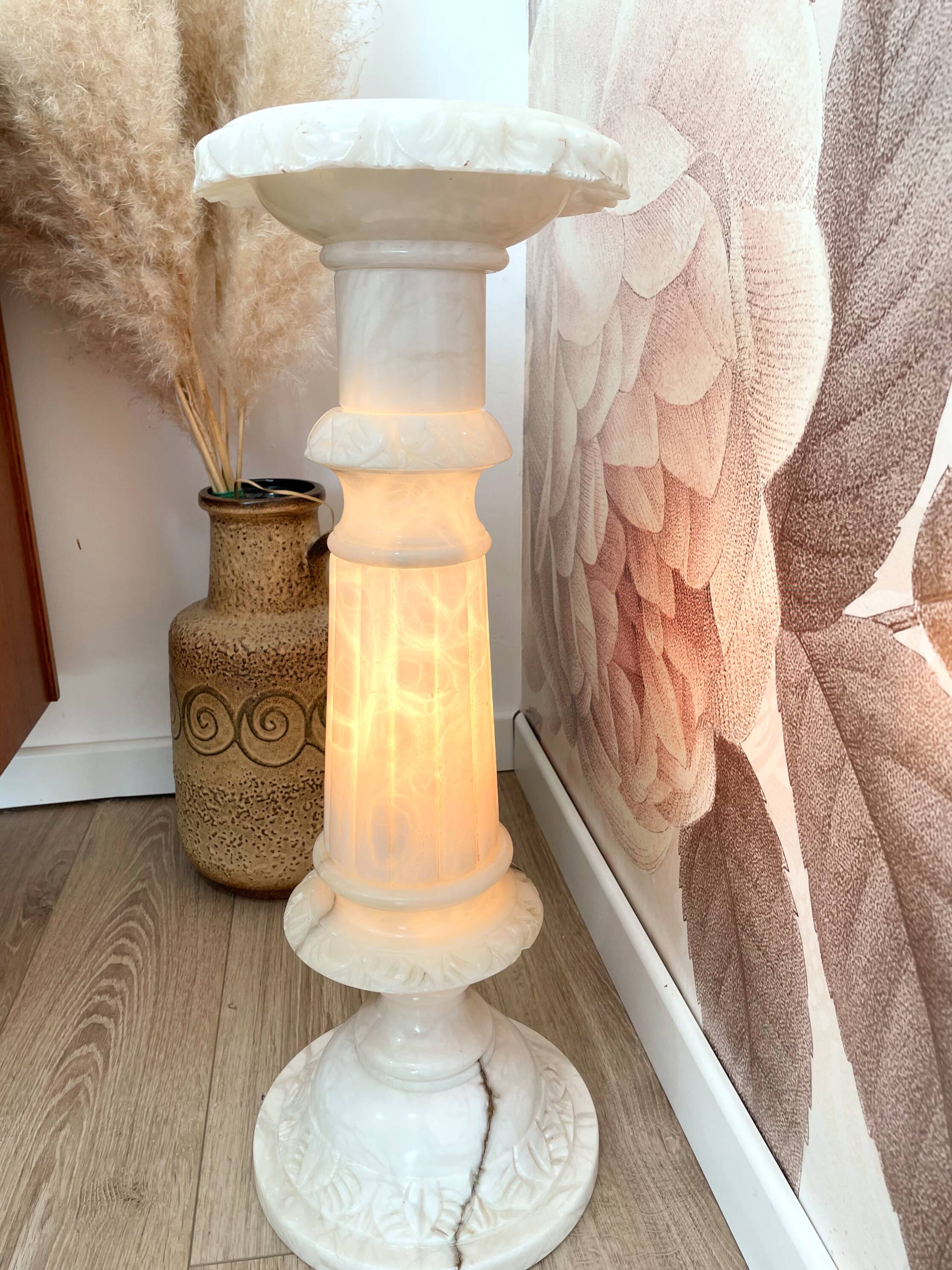 Lampe colonne en albâtre sculpté - années 1960/1970