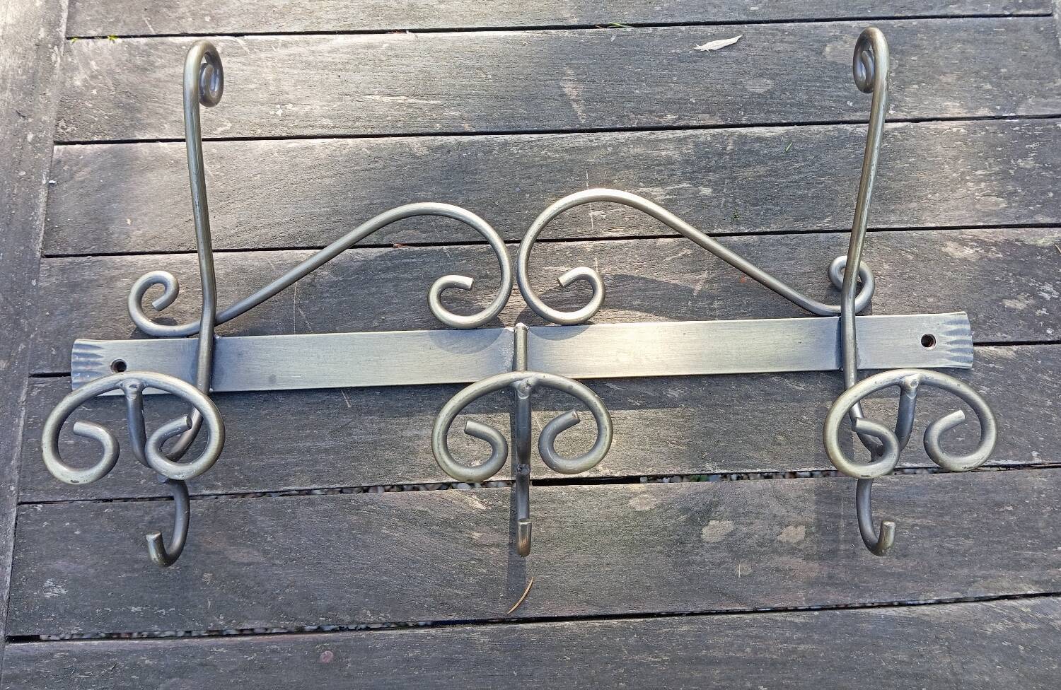 Wall-mounted coat rack with 3 hooks, brushed brass