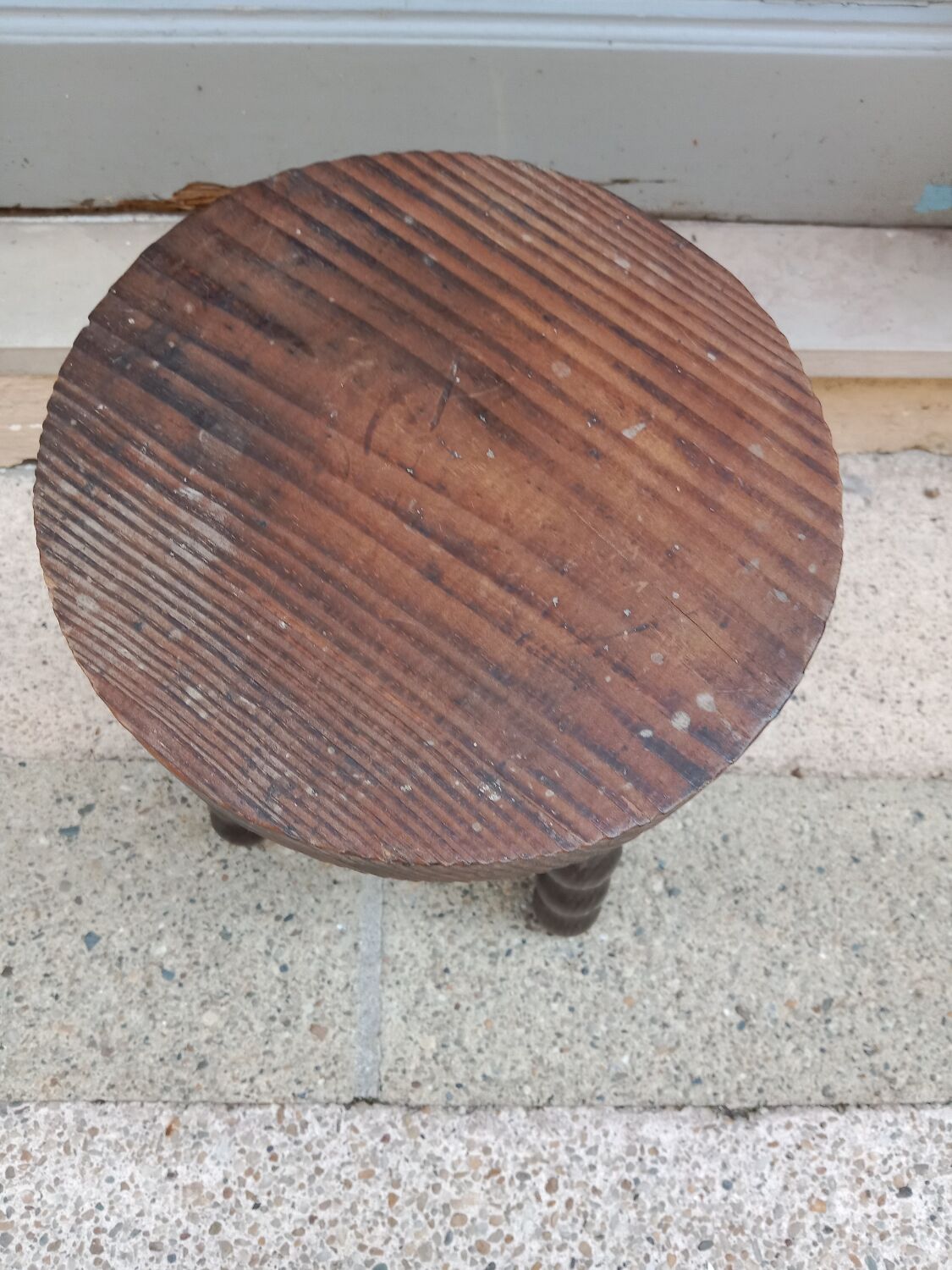 Pearl wood tripod stool