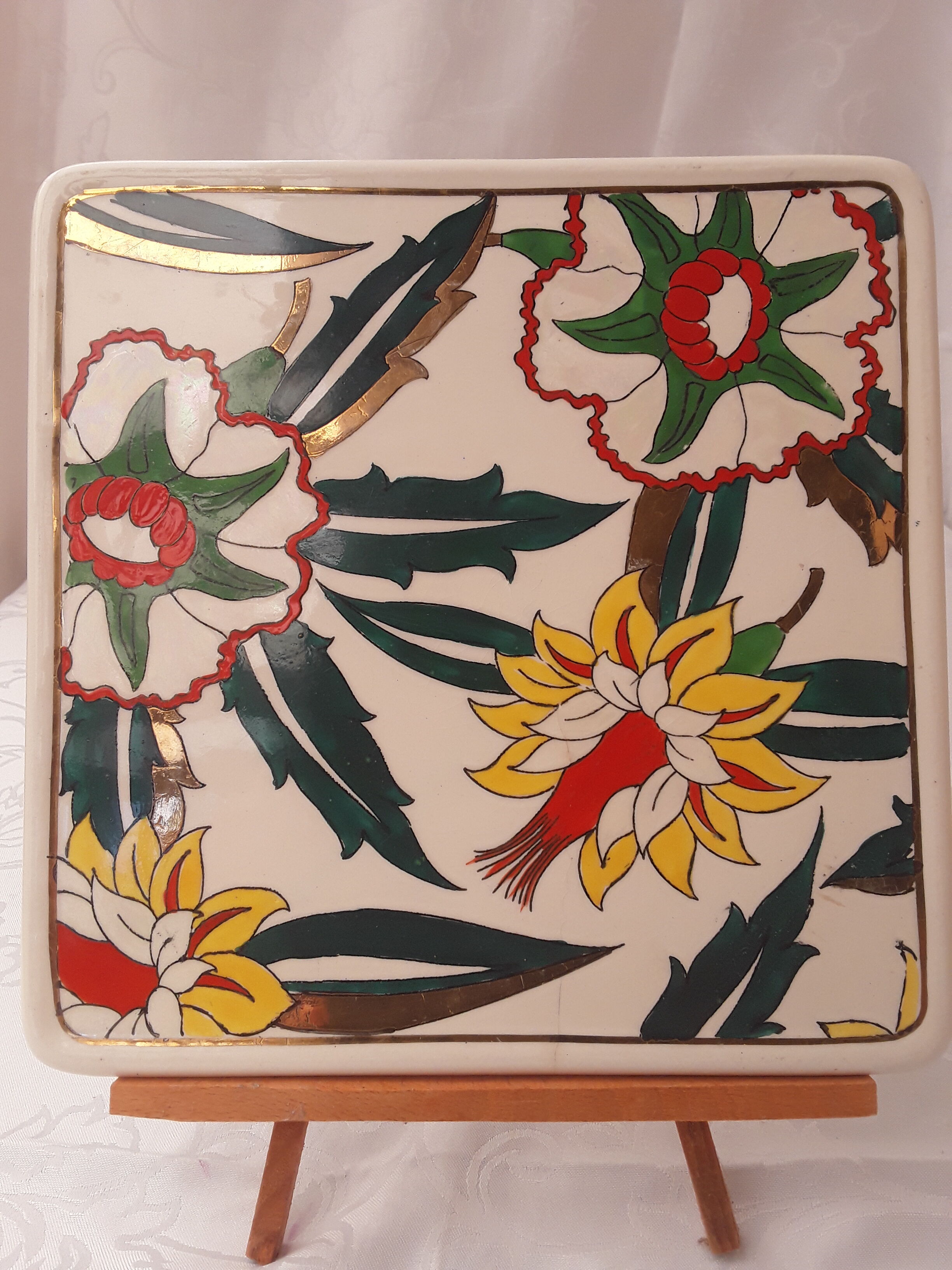 Longwy faience trivety