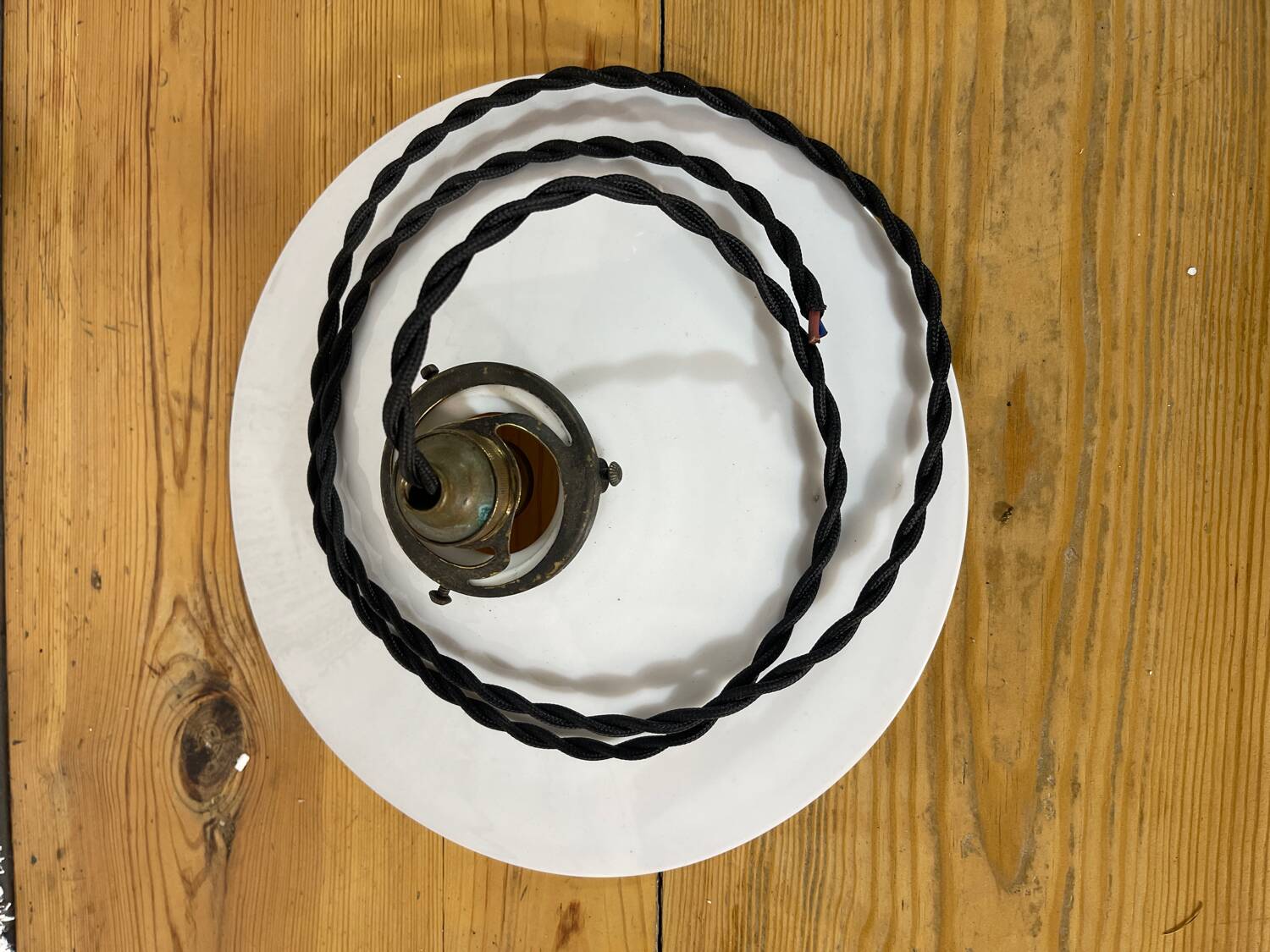 Suspension en opaline