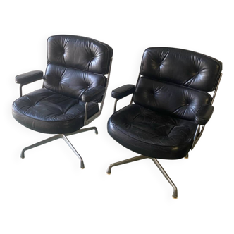 Lot 2 fauteuils Ch.Eames lobby-chair