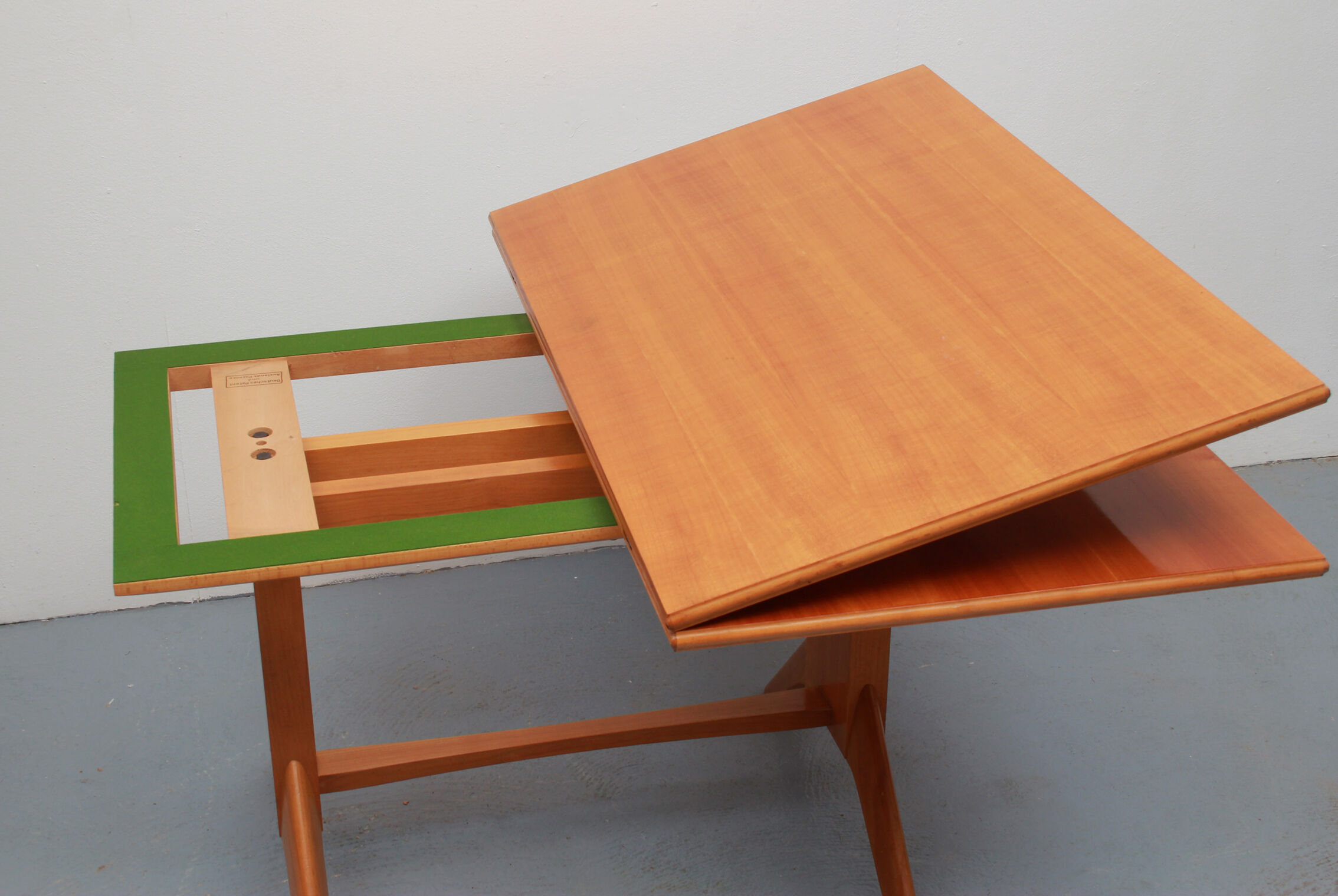 1950s coffeetable in cherrywood, adjustable in height