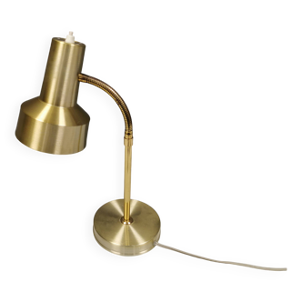 Older Swedish table lamp, estimated 1980s, in gold-colored aluminum with “bend”.